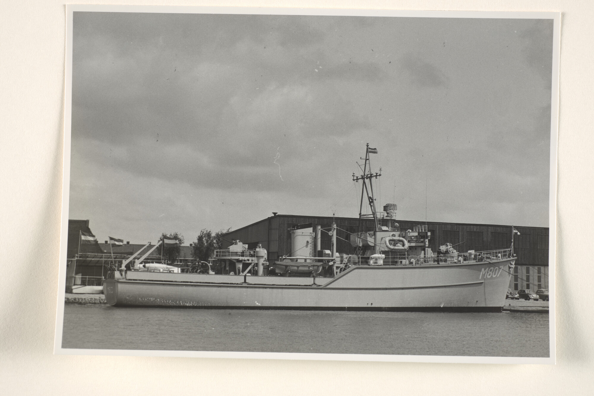 1995.1421; Fotos van de mijnenveger Hr.Ms. Waalwijk (M 807) kort na de overdracht [...]; fotoreportage