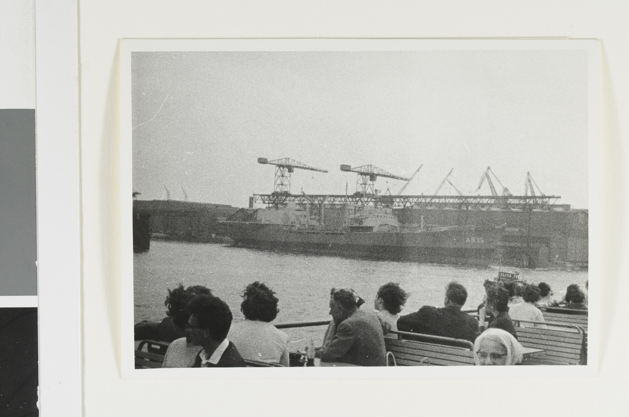 1992.1471; Het bevoorradingsschip - fast combat supportship - Hr.Ms. 'Poolster' (A 835), tijdens de afbouw bij de RDM; foto