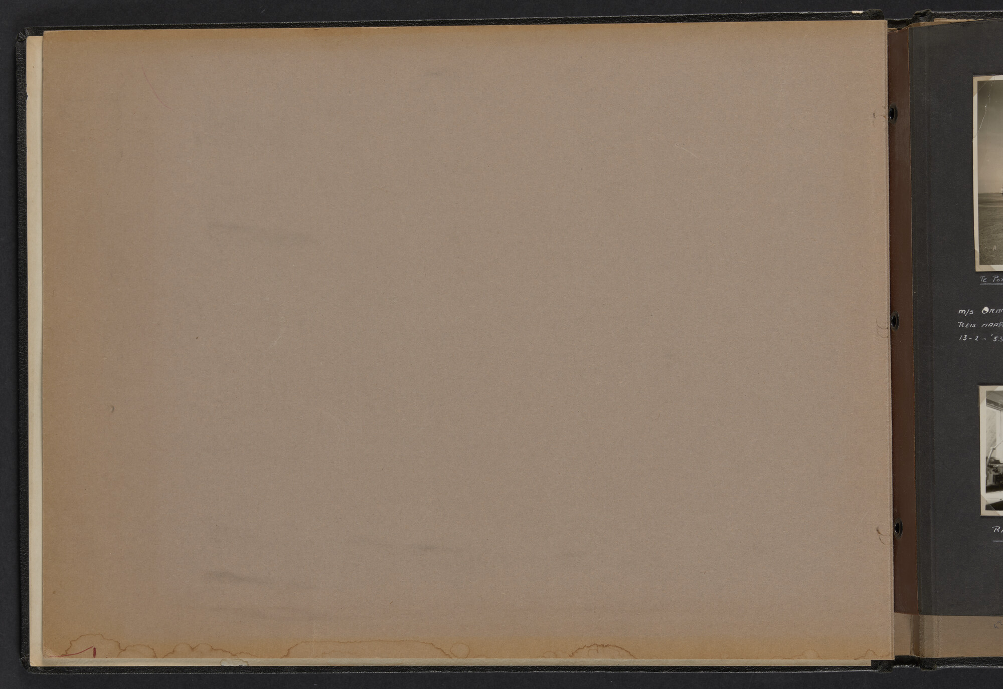 2021.0010; Fotoalbum van Joost Ossewaarde, radiotelegrafist, van reizen op diverse schepen van 1953 t/m 1958; fotoalbum