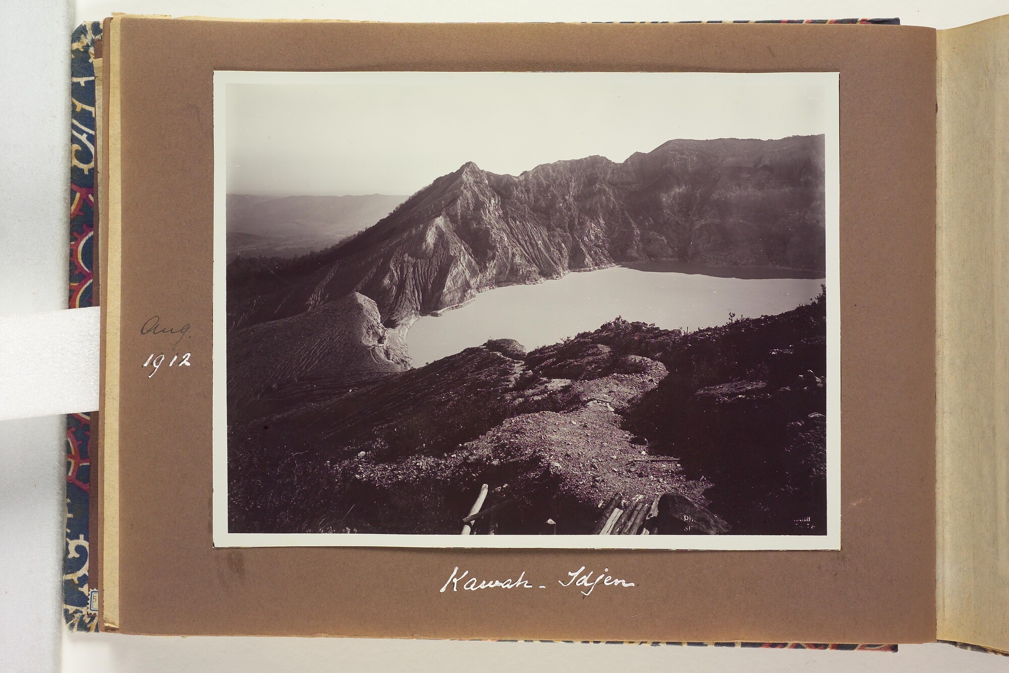S.5679(01); Album van C.R. van Blijenburgh met foto's gemaakt tijdens reizen tussen 1901; fotoalbum