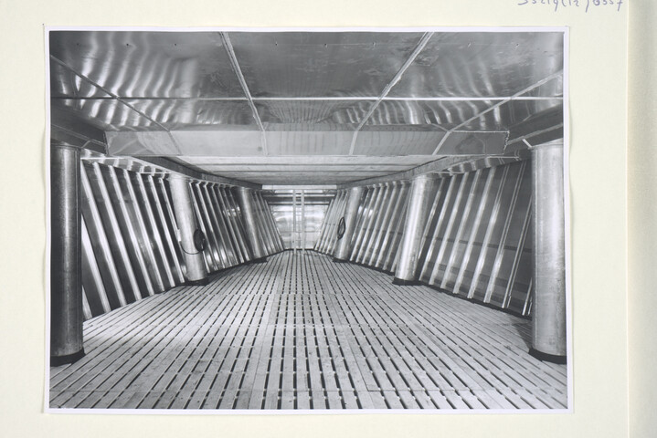S.5219(12)0357; Foto's van het koelruim van het koelschip ms. 'Silver Comet', gebouwd op de langshelling van de ASM; fotoreportage