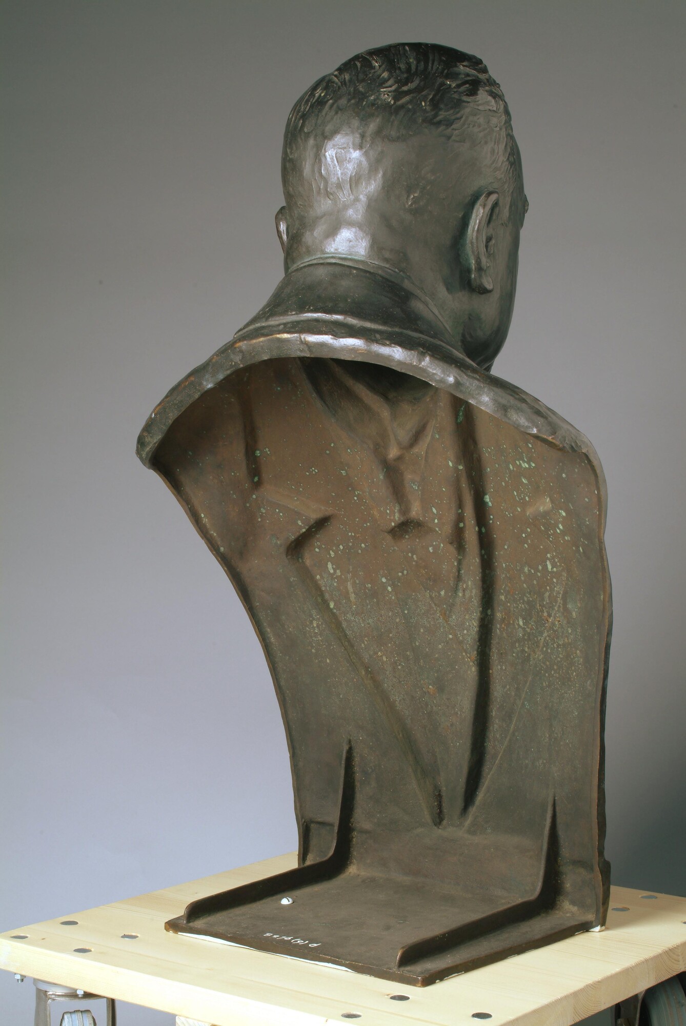 B.0276(09)d; Bronzen buste van L.J. Lambach (1907-1917); beeld