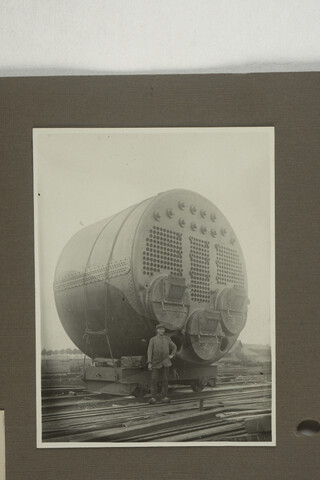2001.1755; Omslag met vele foto's en knipsels van meest bergingsactiviteiten door Reederij v/h Gebroeders Goedkoop te Amsterdam in de periode 1929 / 1949; omslag