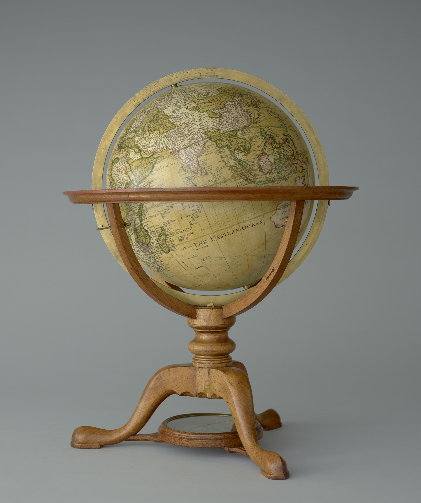 S.3099(01); Aardglobe van 31 cm doorsnede door George Adams, 1766; globe