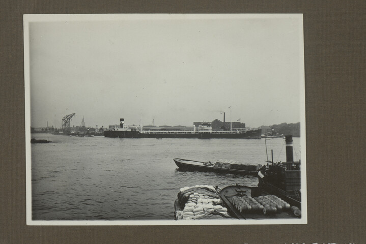 2001.1755; Omslag met vele foto's en knipsels van meest bergingsactiviteiten door Reederij v/h Gebroeders Goedkoop te Amsterdam in de periode 1929 / 1949; omslag