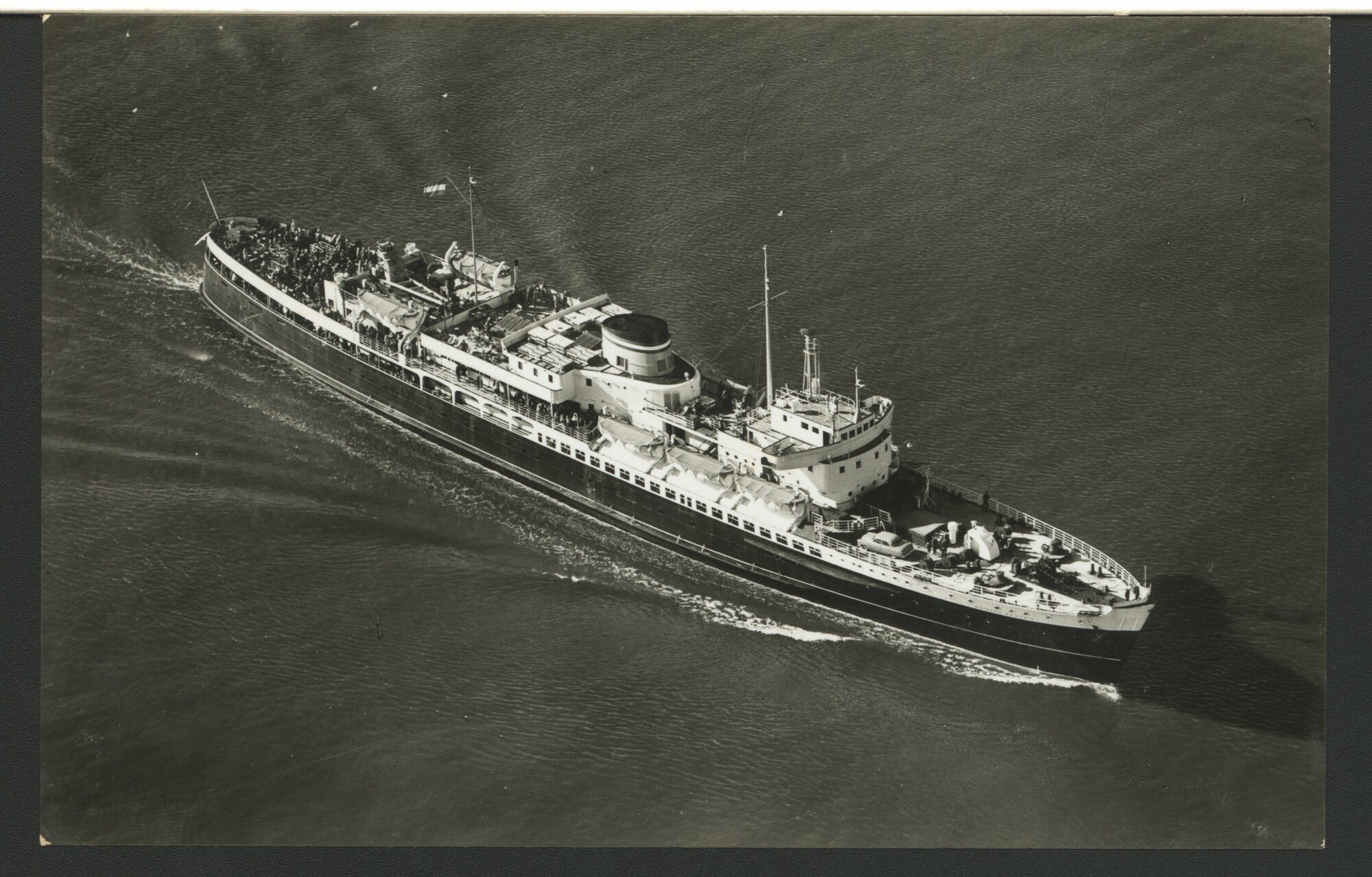 A.4509(074); Luchtfoto van de veerboot ms. 'Prinses Beatrix' van de Stoomvaart; prentbriefkaart
