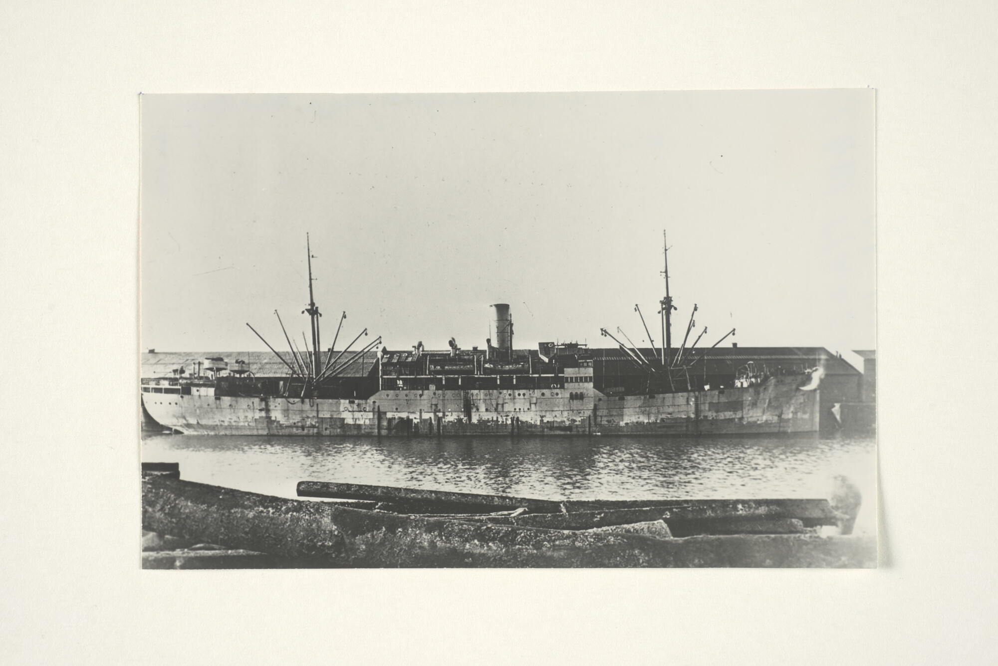 2000.3329; Het vrachtschip ss. 'Maaskerk' van de VNS; foto