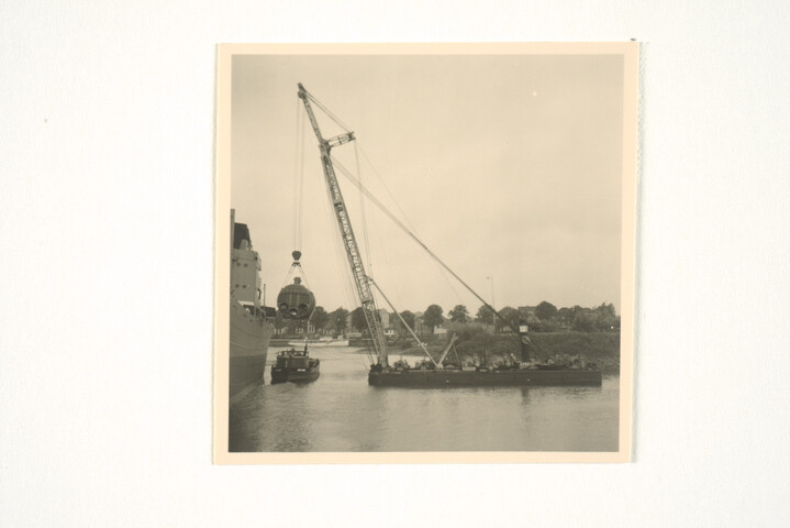 S.5219(12)0610; Foto's van de bouw van het Finse vrachtschip ss. 'Pamilo' voor Enso Gutzeit te Helsinki bij de ASM-werf; fotoreportage