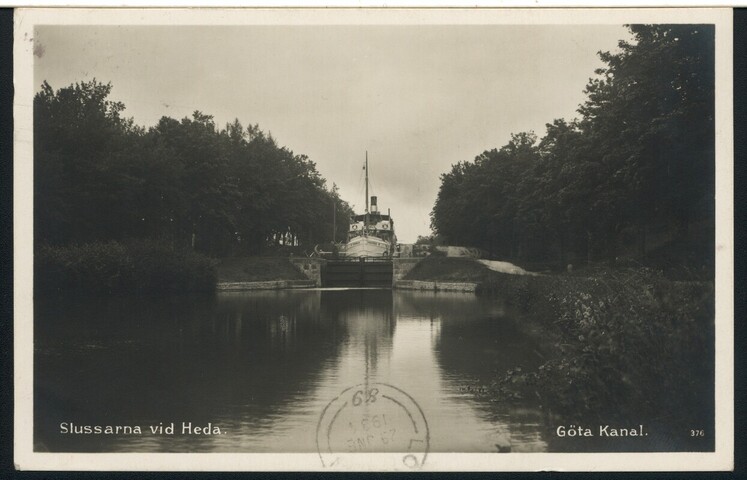 1994.2006; Gezicht op een sluis in het Götakanaal (Zweden) tijdens het schutten van het [...]; prentbriefkaart