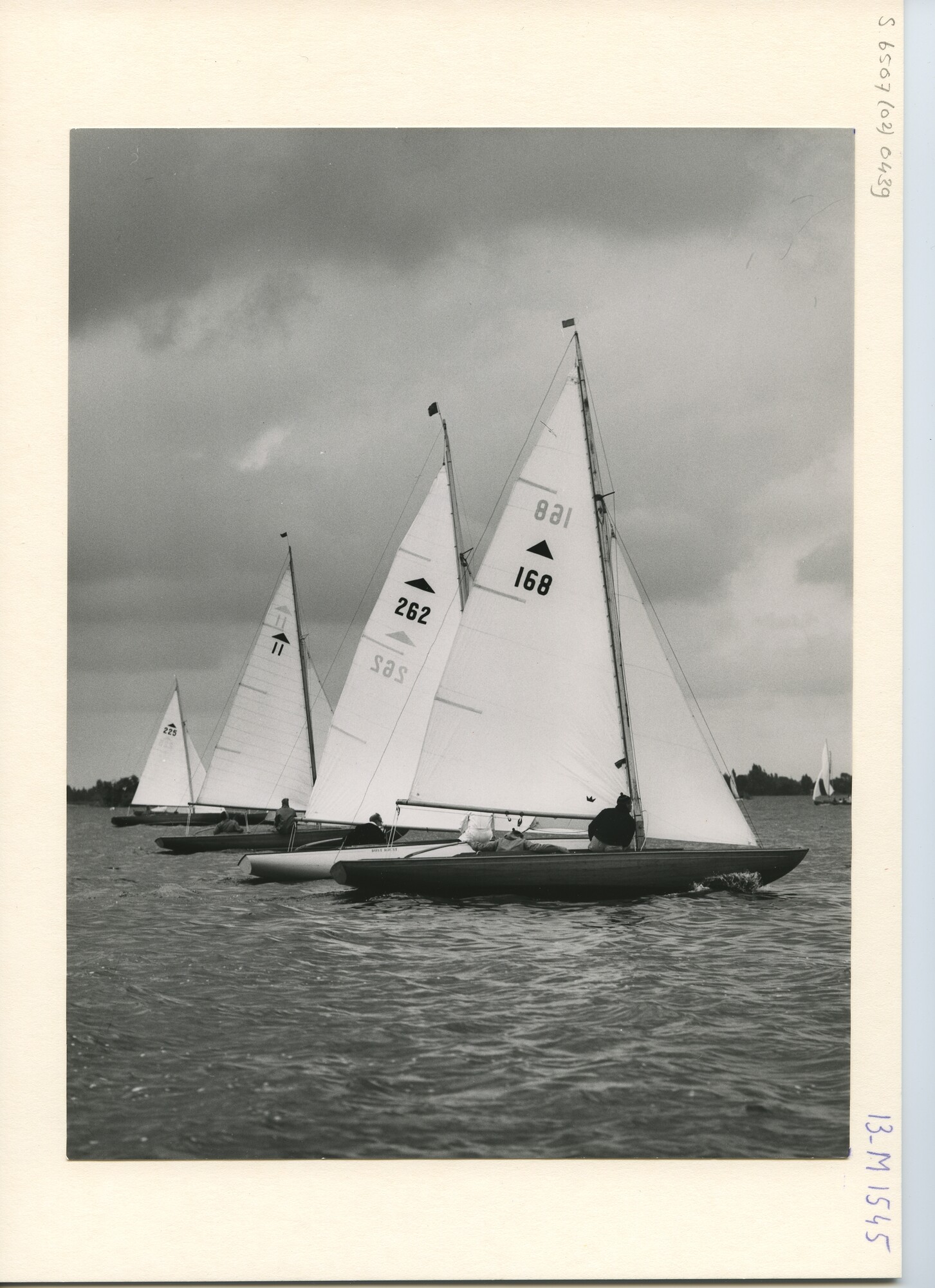 S.6507(02)0439.01; Zwart-wit foto van de Pampus-klasse op de Loosdrechtse Plassen; foto