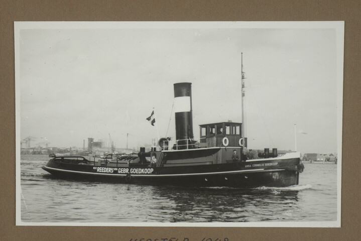 2001.1755; Omslag met vele foto's en knipsels van meest bergingsactiviteiten door Reederij v/h Gebroeders Goedkoop te Amsterdam in de periode 1929 / 1949; omslag