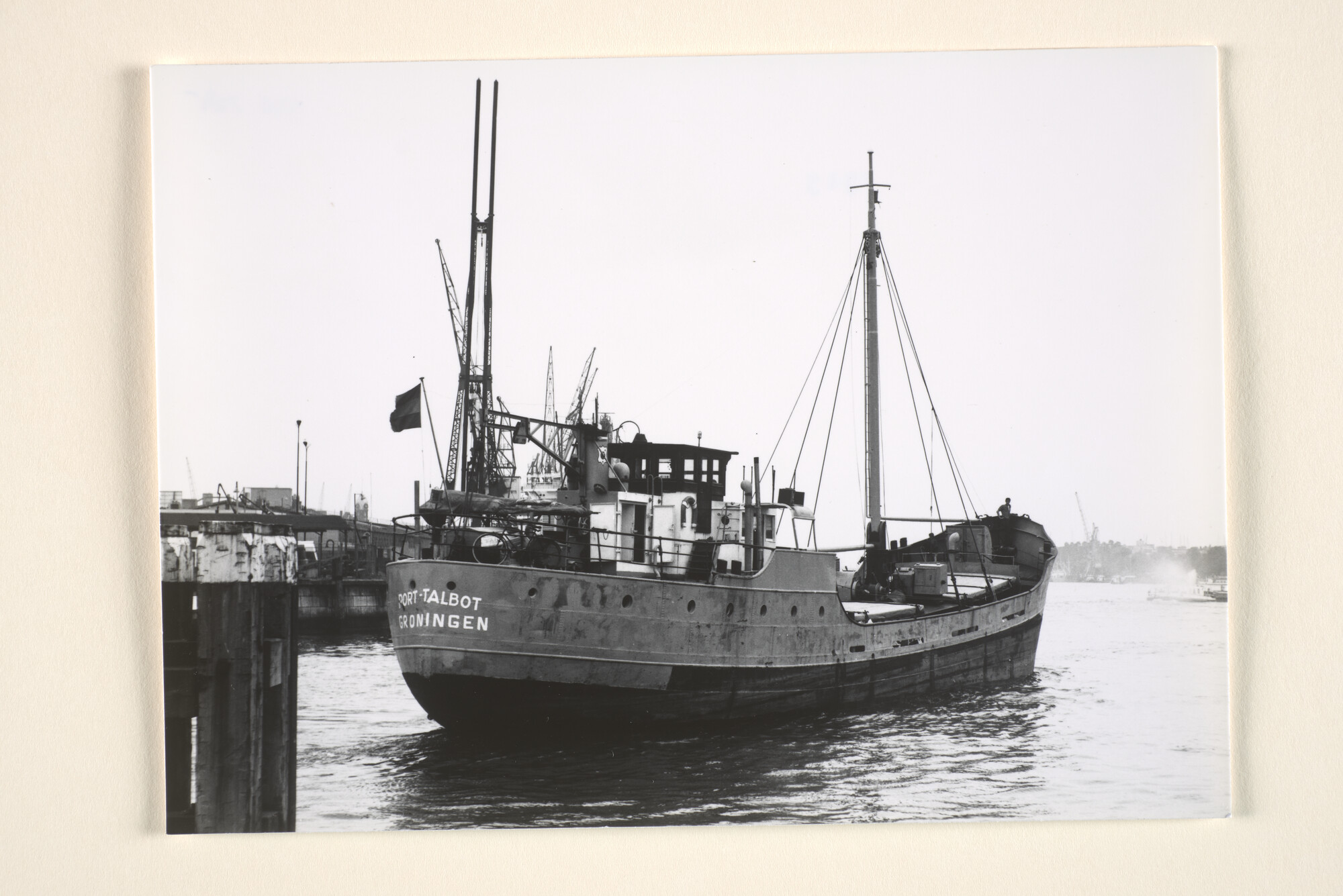 1996.2385; De coaster ms. Port Talbot (ex- Jacoba) van B. Cnossen (Scheepvaartbedrijf Gruno - Amsterdam) [...]; foto