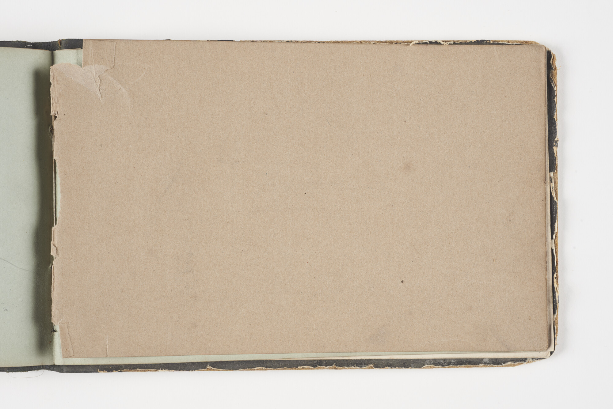 A.2019(02); Schetsboek met studies van binnenschepen en zeeschepen; schetsboek