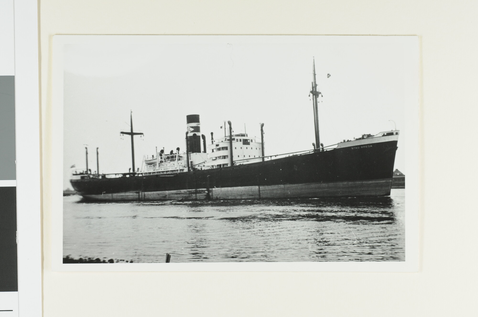 A.4252(16); Het vrachtschip ss. 'Stad Breda' van de Halcyon Lijn; foto