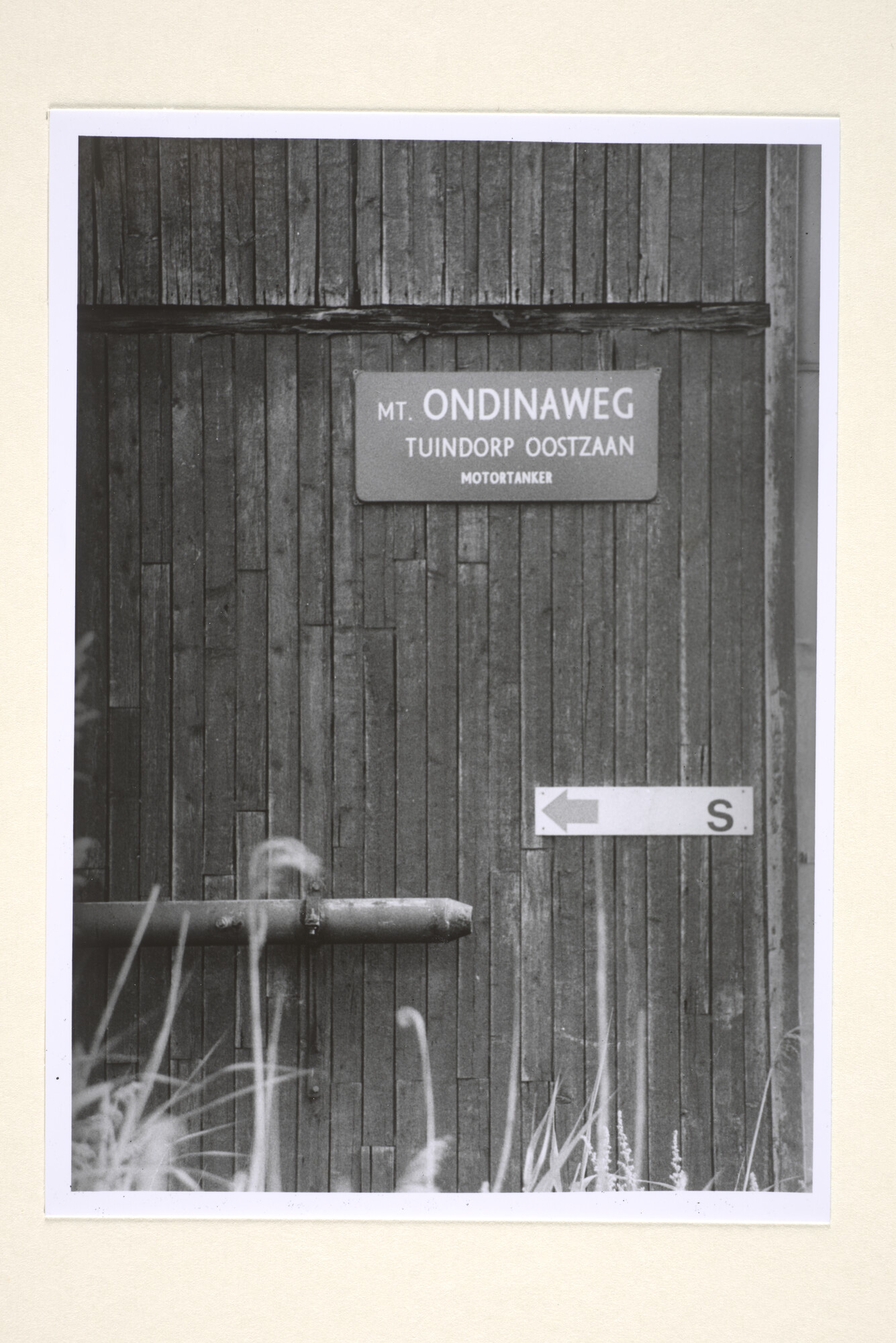 1996.4613; Fotos van straatnaamborden op het voormalige werfterrein van de [...]; fotoreportage