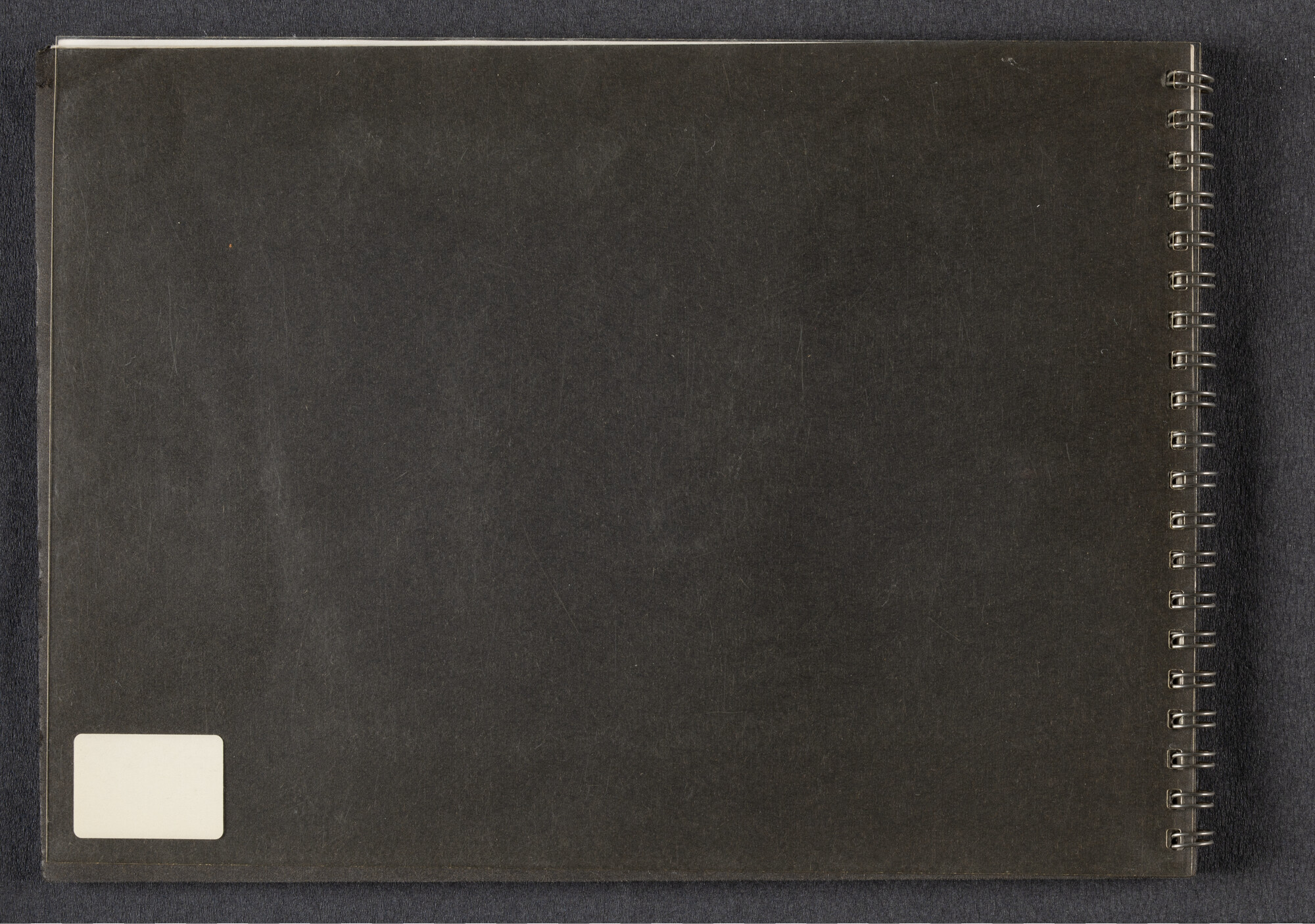 2022.1523; Fotoalbum met zwart-wit foto's van seagoing tugs; fotoalbum