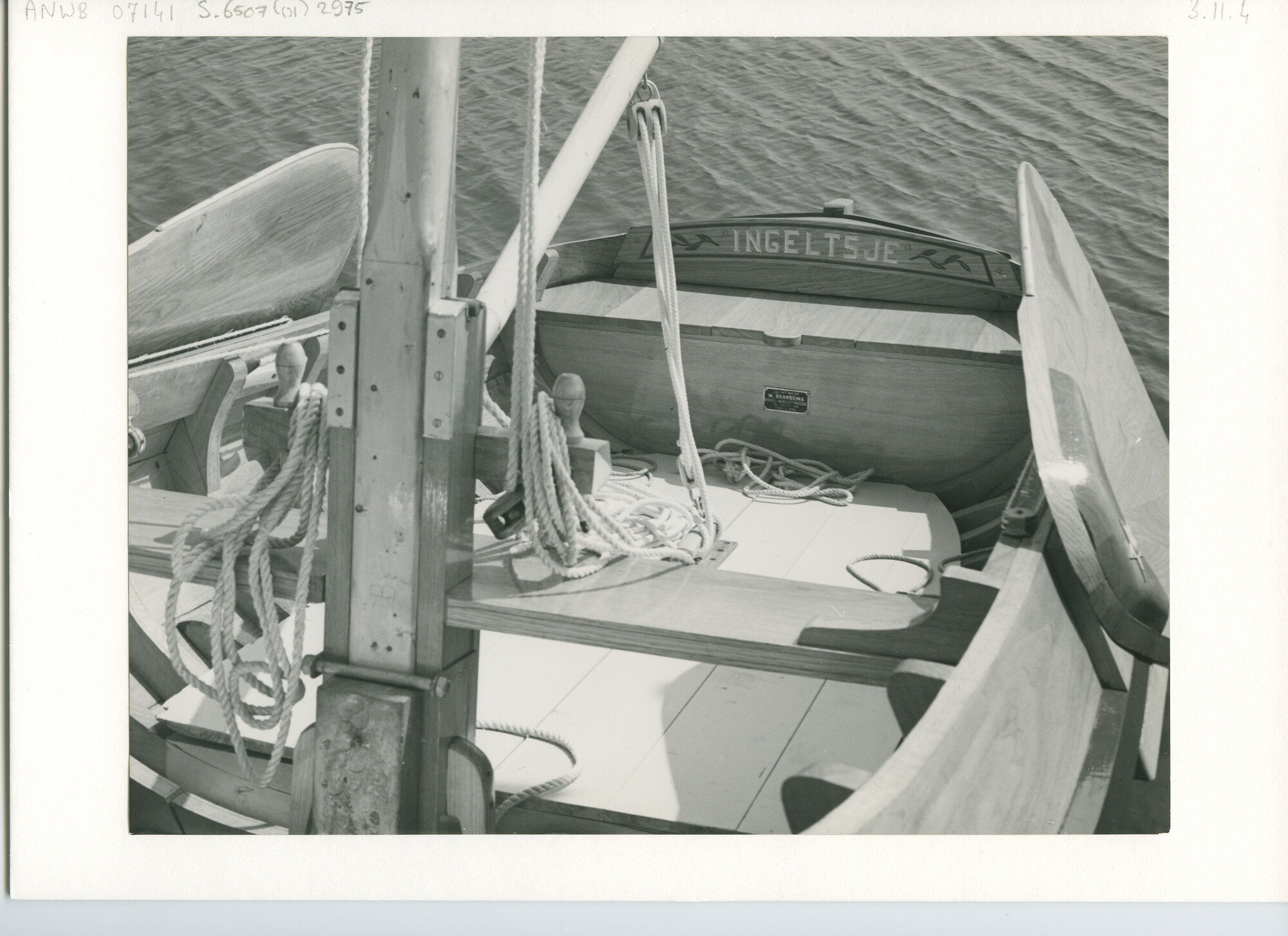 S.6507(01)2975; Aanzicht op het interieur van de tjotter Ingeltsje; foto