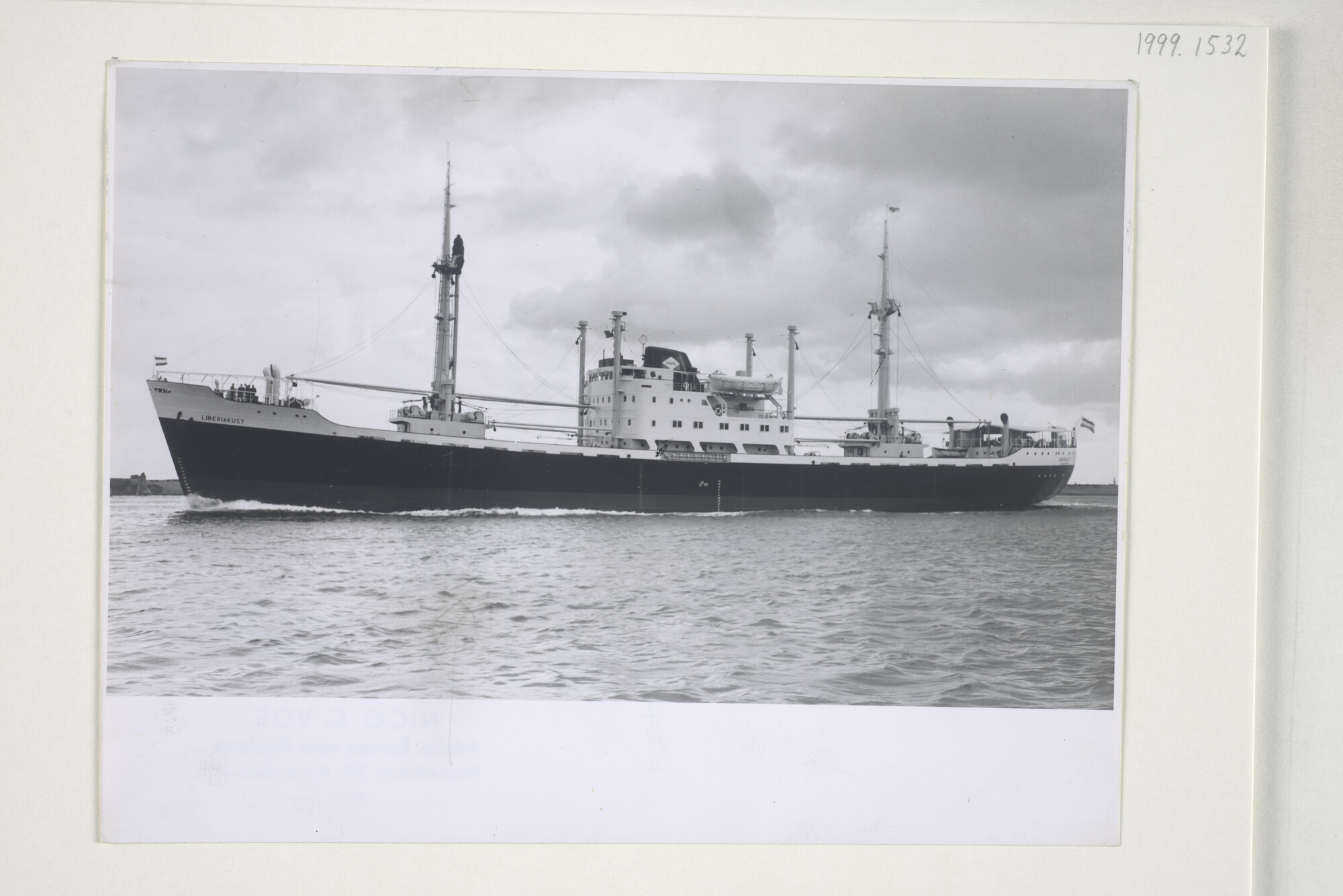 1999.1532; Het vrachtschip ms. Liberiakust van de Hollandsche Stoomboot Maatschappij [...]; foto