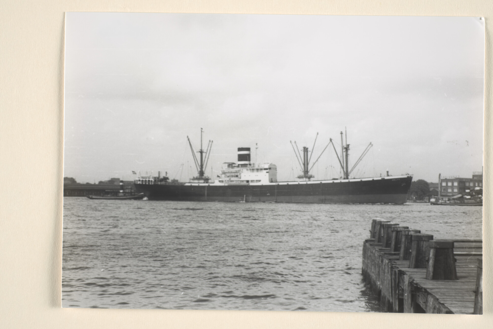 1995.6660; Het vrachtschip ms. Delft van de KNSM; foto