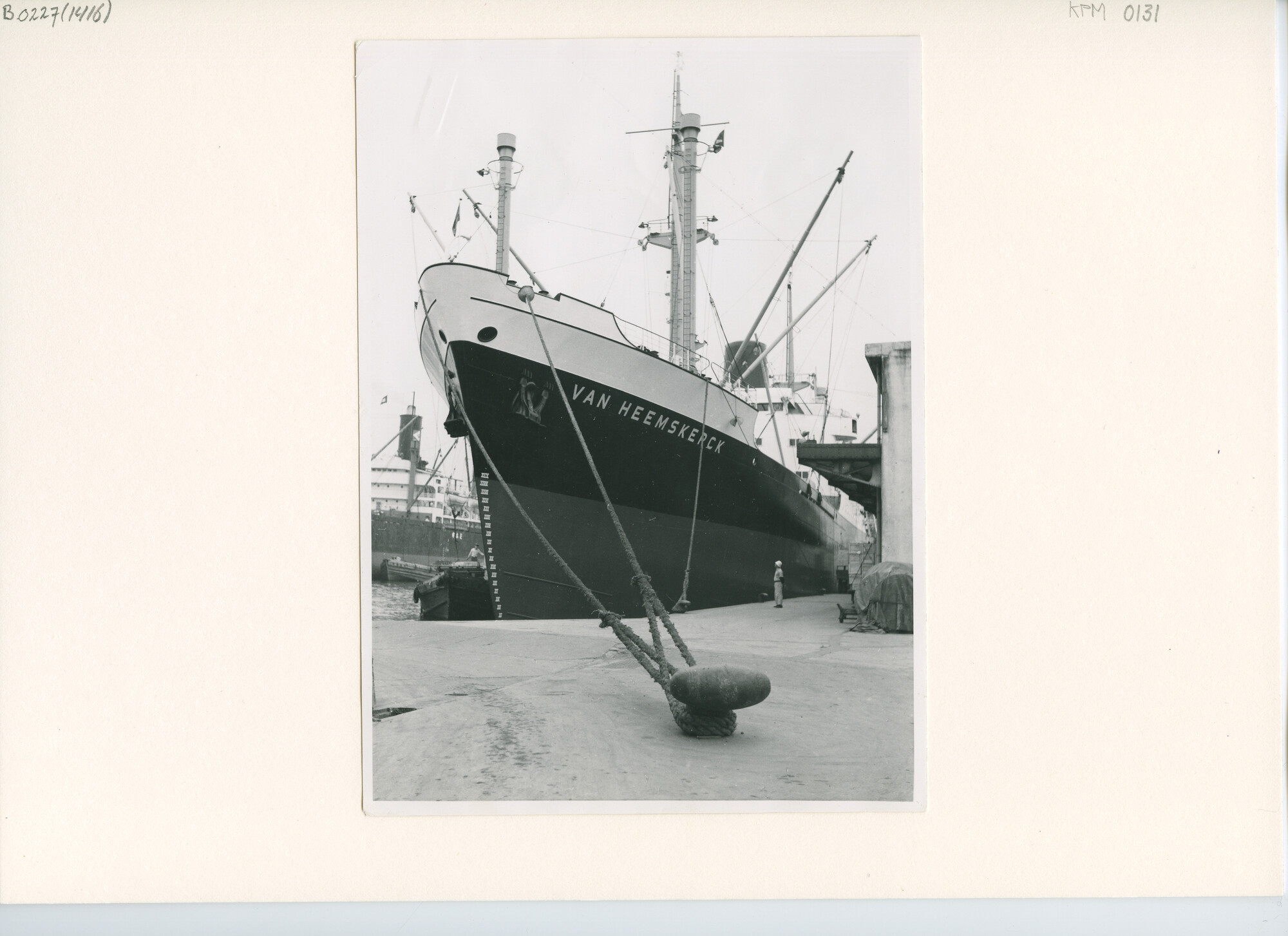 B.0227(1416); Foto van ms. Van Heemskerck van de KPM liggend aan de Takashimapier te Yokohama (Japan), voorjaar 1960; foto
