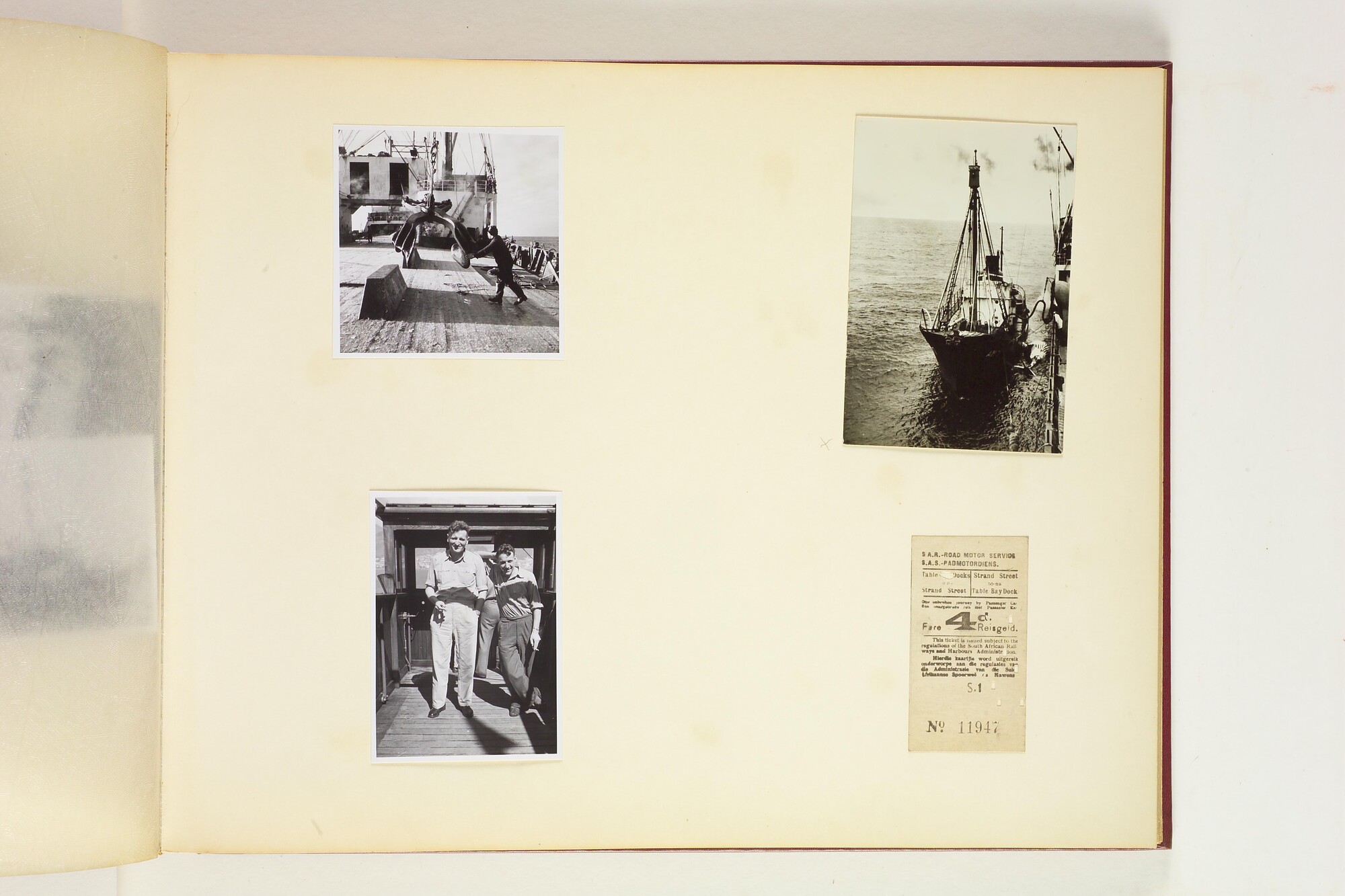 1990.0580; Eerste album met foto's van het walvismoederschip ms. Willem Barendsz (I); fotoalbum