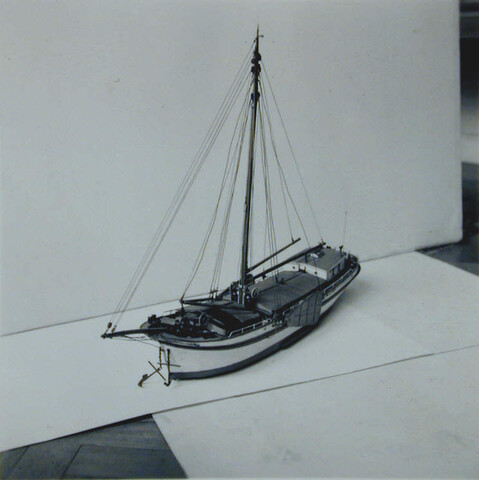 A.0228; Model van de rivierklipper Zwerver; scheepsmodel