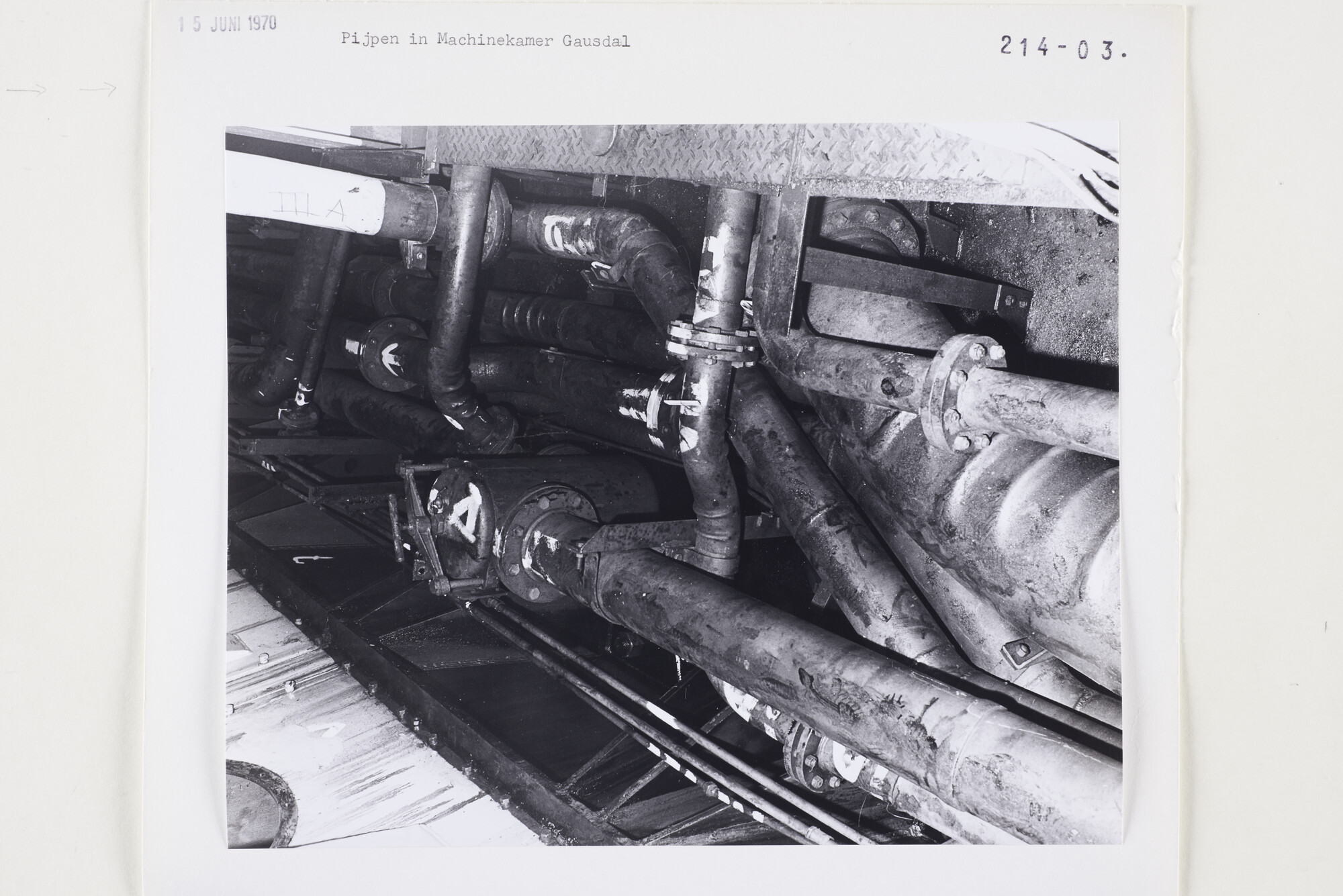 S.5444(5137)3; Situatiefoto van de toestand in de motorkamer van de Gausdal; foto