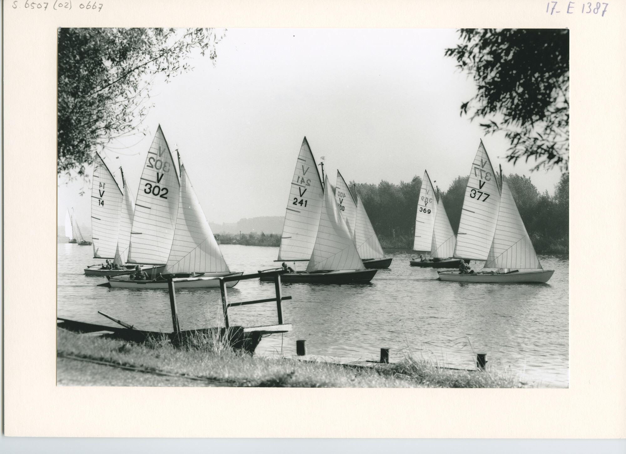 S.6507(02)0667.01; Zwart-wit foto van de Vrijheidsklasse op de Nieuwe Meer; foto