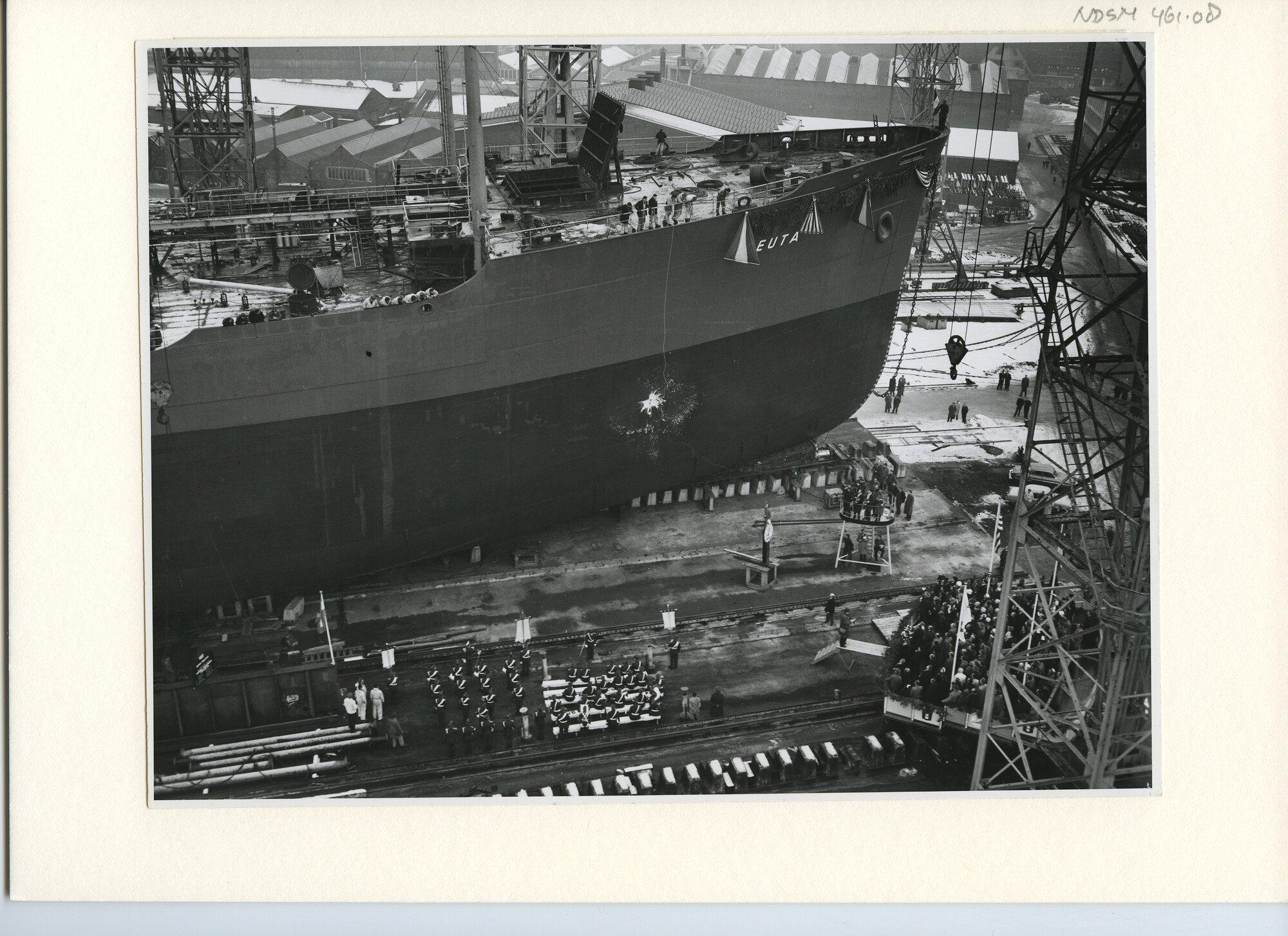 S.5444(2513)5; Foto van de tewaterlating van de Britse tanker ts. Ceuta ; foto