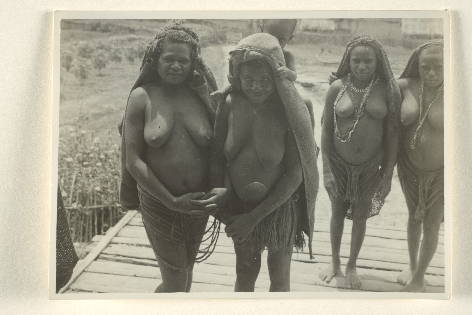 1997.1343; Fotoimpressies van papoea's rond de Wisselmeren in Nederlands Nieuw Guinea; fotoreportage