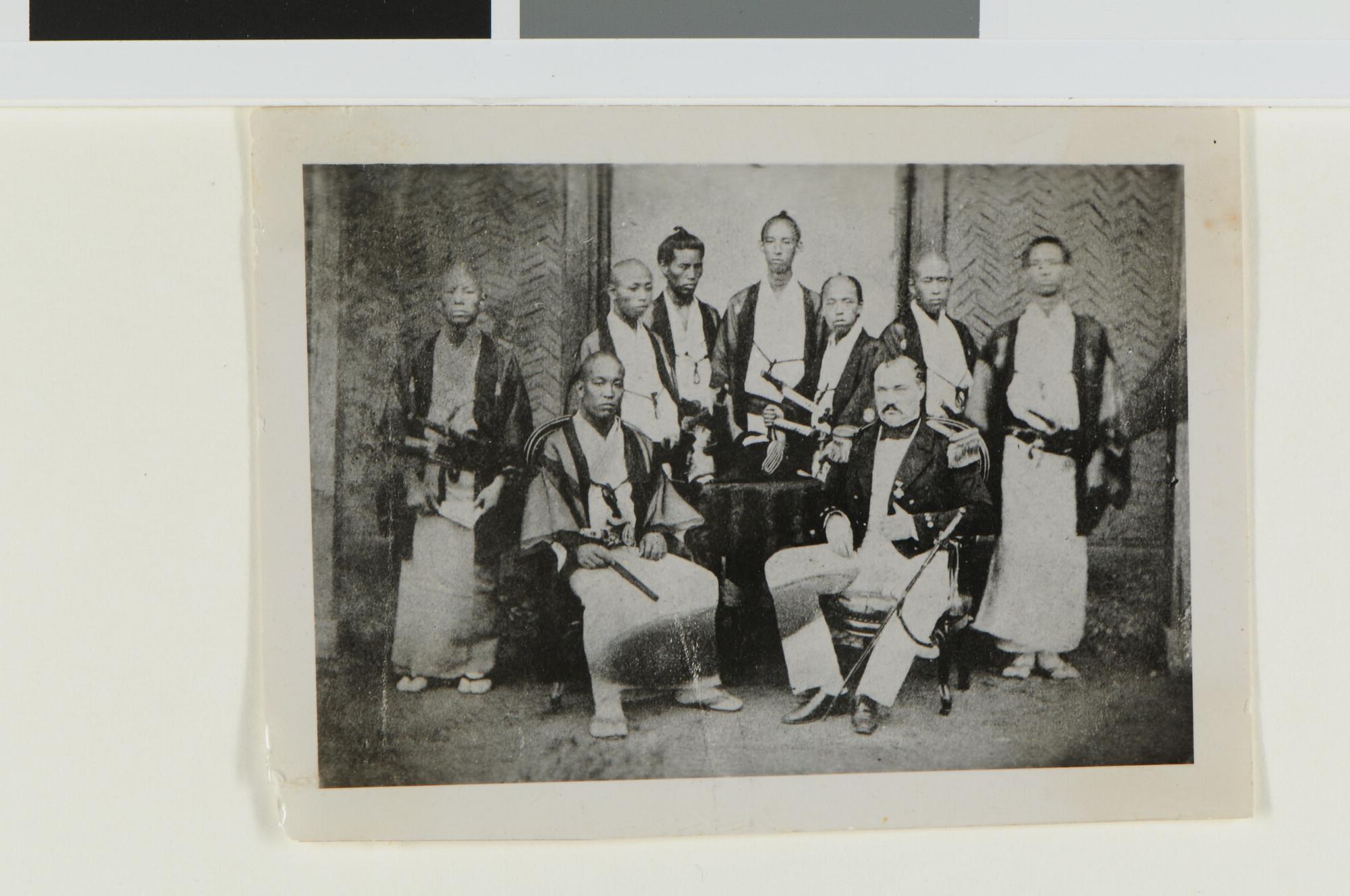 S.1658(09); Groepsportret van Dr. Johan Pompe van Meerdervoort met zijn Japanse leerlingen; foto