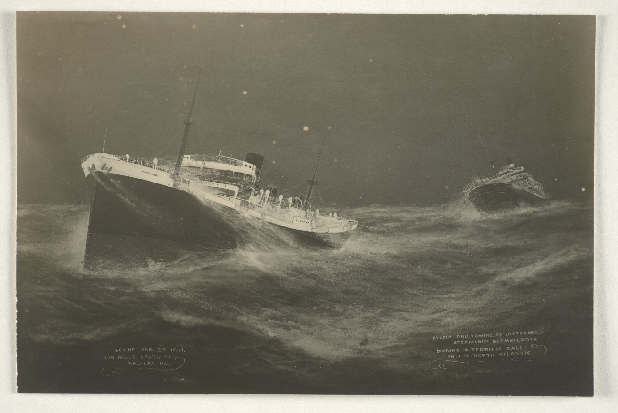 1995.5791; De redding van het vrachtschip ss. "Beemsterdijk" van de HAL door het Britse ss. "Valemore" tijdens de storm op 23 januari 1924; foto