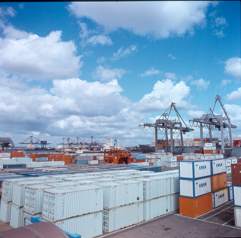 S.9100(8528); Containeroverslag in haven Amsterdam (CTA); diapositief