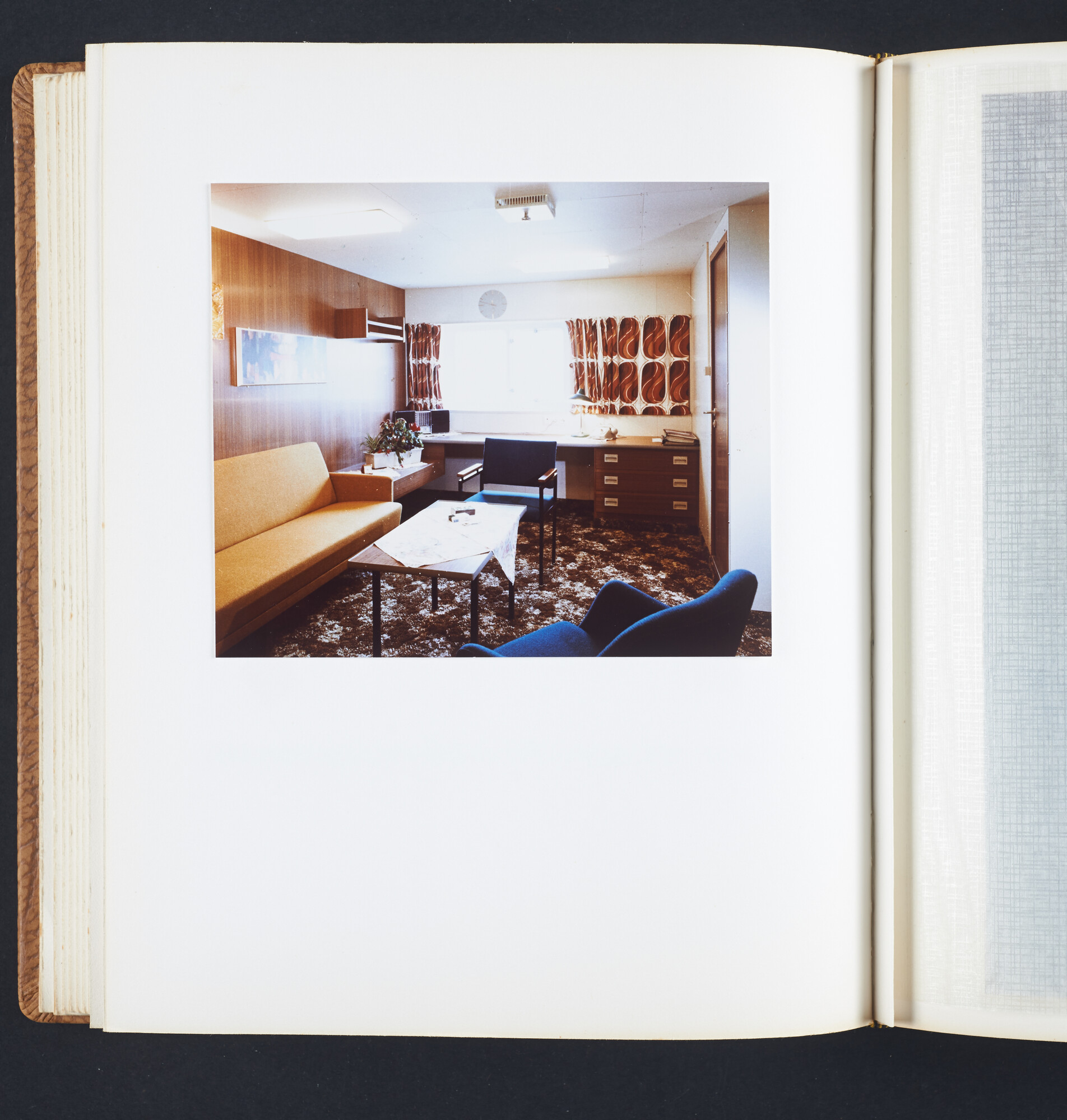 2016.2698; Fotoalbum van de bouw, de naamgeving en overdracht, het interieur en luchtopnamen van ms. Nedlloyd Delft; fotoalbum