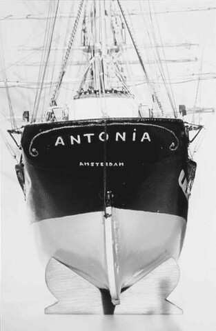 A.2126; Model van de bark Antonia; scheepsmodel