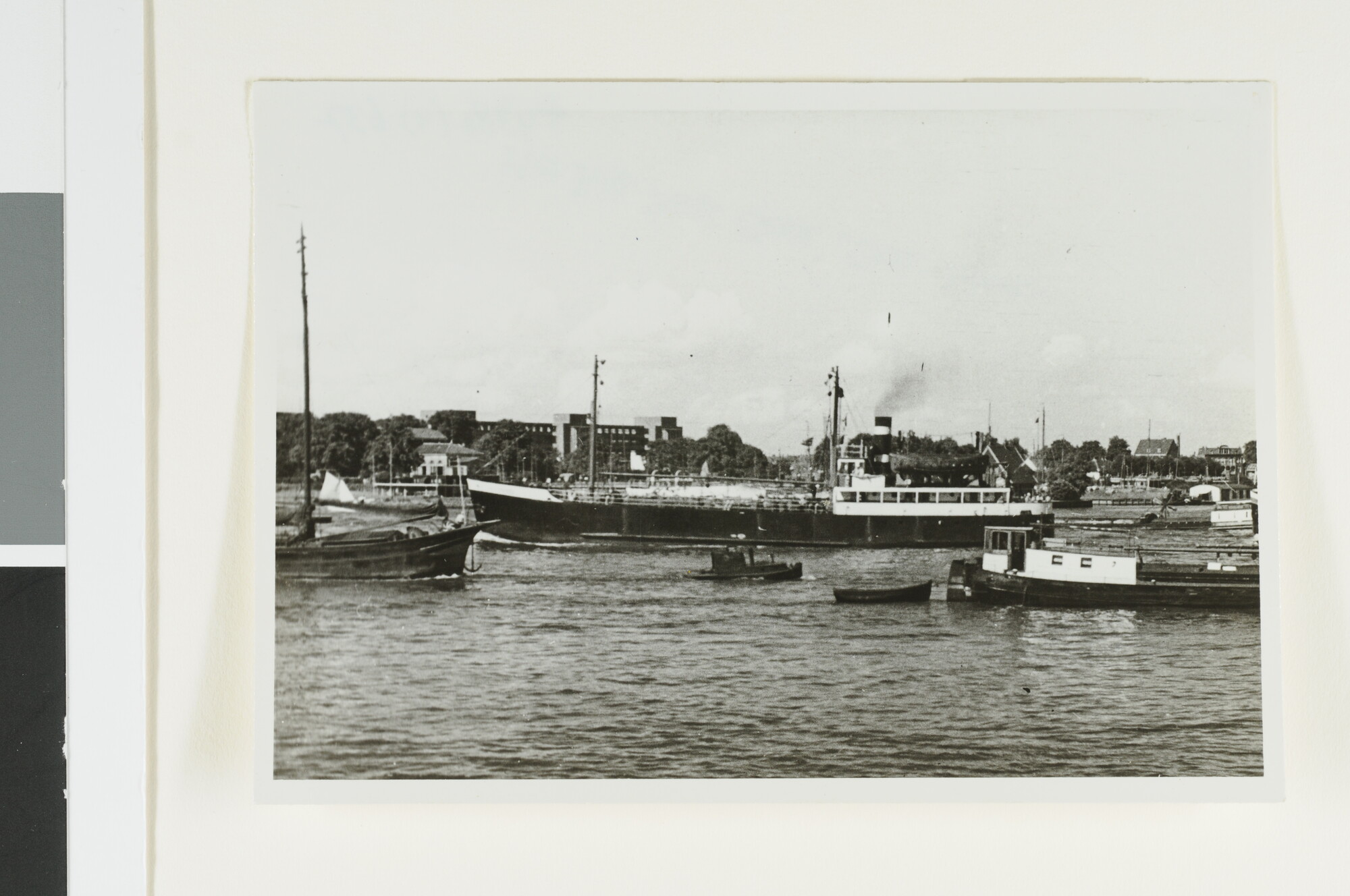S.4380(04)637; Het vrachtschip ss. Marinier (voormalige LST & ex- Ottawa Maybank) van NV; foto