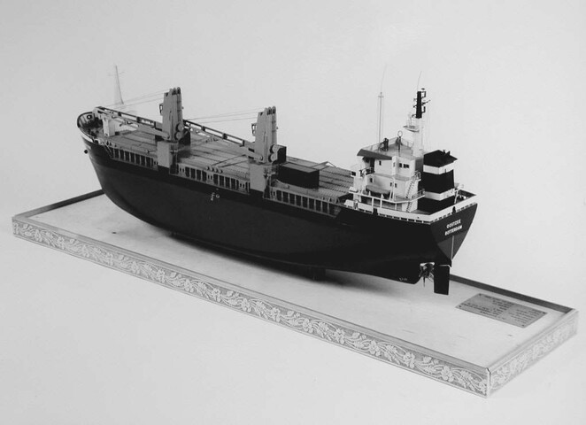 S.7198; Model van het vrachtschip ms. Oostzee; scheepsmodel