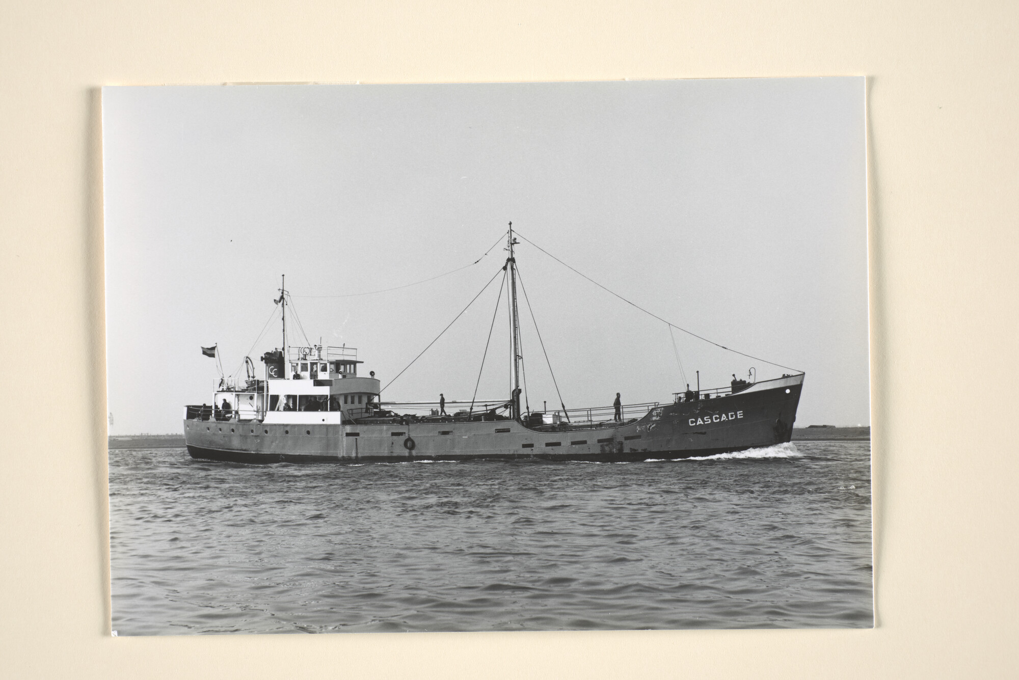 1996.2014; De coaster ms. Cascade van Redeerij Combinatie Cascade te Groningen vaart [...]; foto