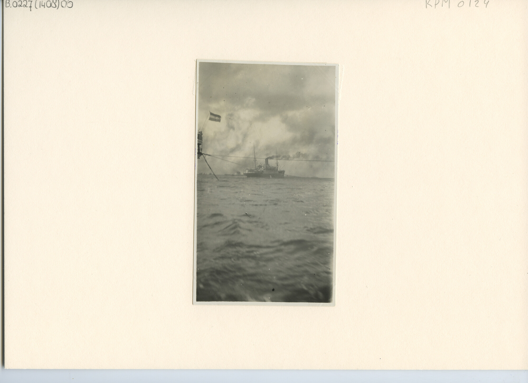 B.0227(1408)06; Foto van de berging van het passagiersschip ss. Tasman; foto