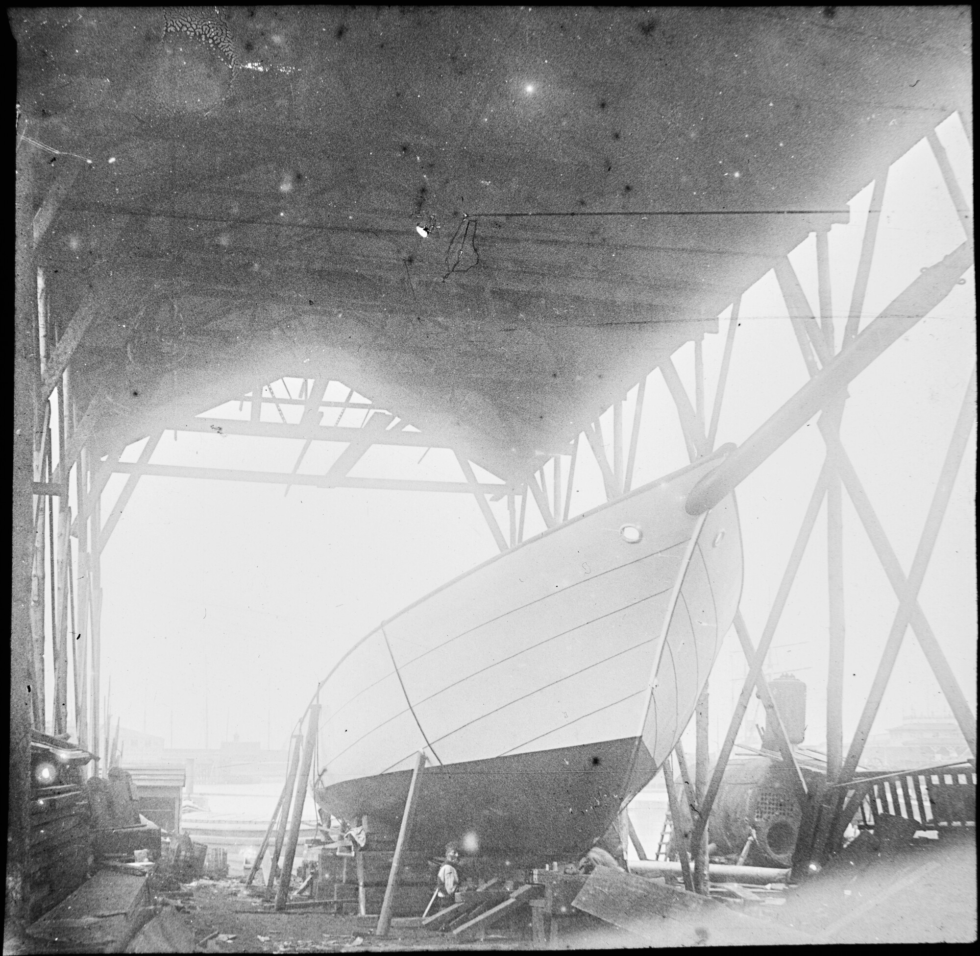 S.1156(06)032; De bouw van het zeiljacht 'Freya' op de scheepswerf van J.F. Meursing te Amsterdam, september 1894; lantaarnplaatje