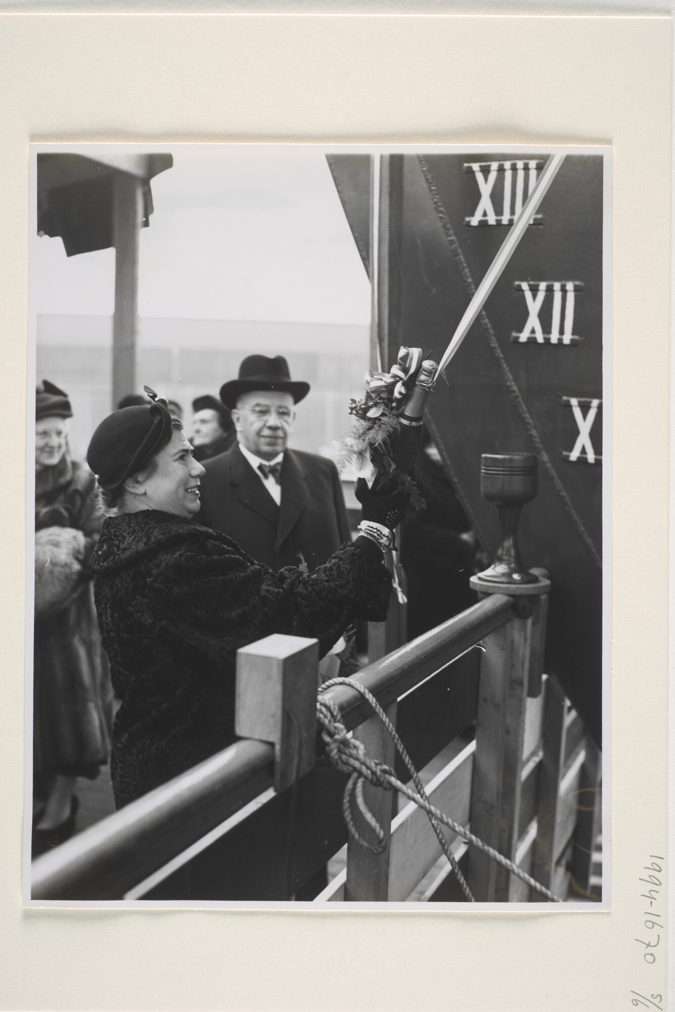 1994.1670; Foto's van de tewaterlating van ms. 'Roggeveen' bij NV; fotoreportage