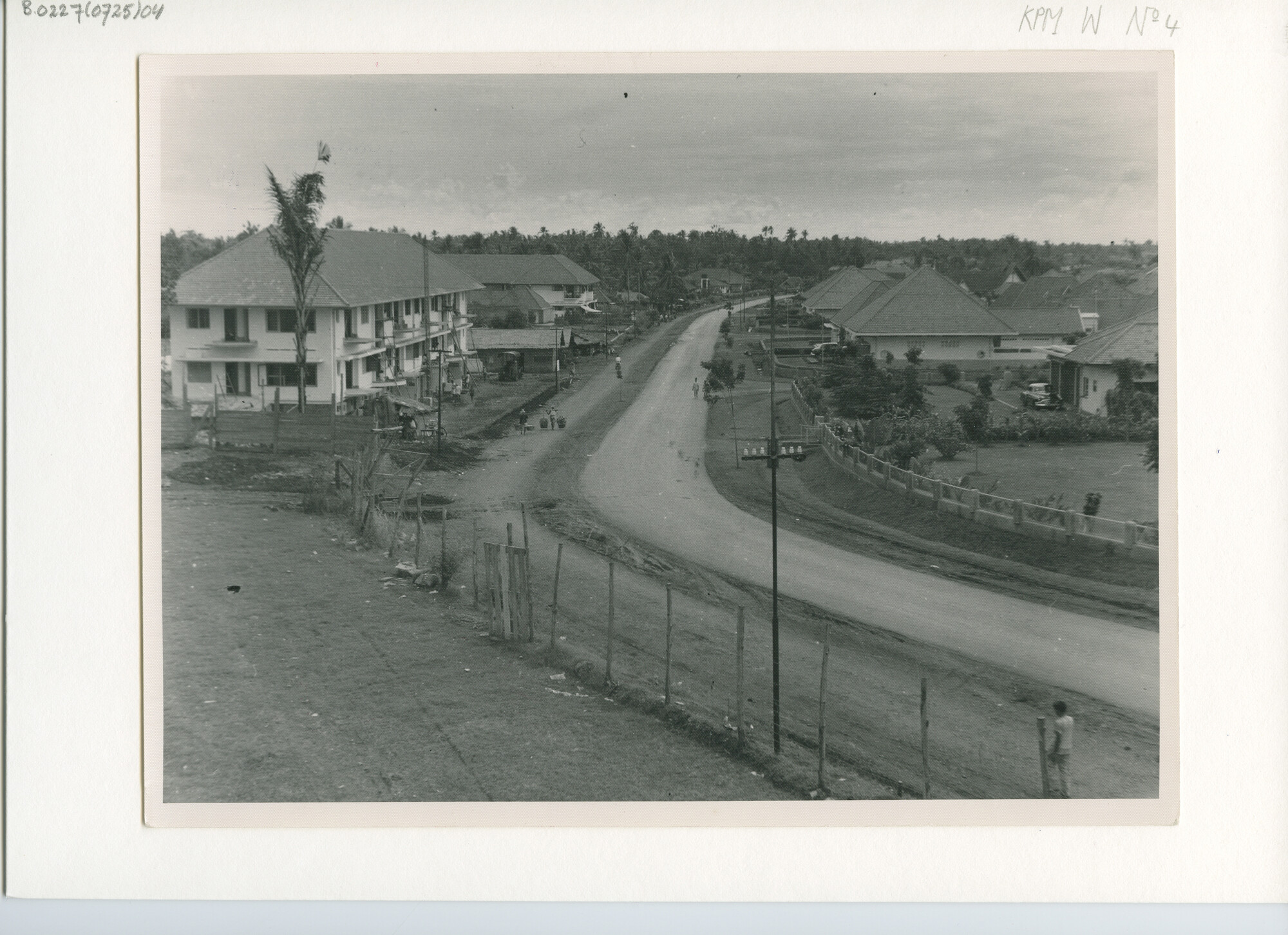B.0227(0725)04; Foto van de bouw van het flatgebouw van de KPM; foto