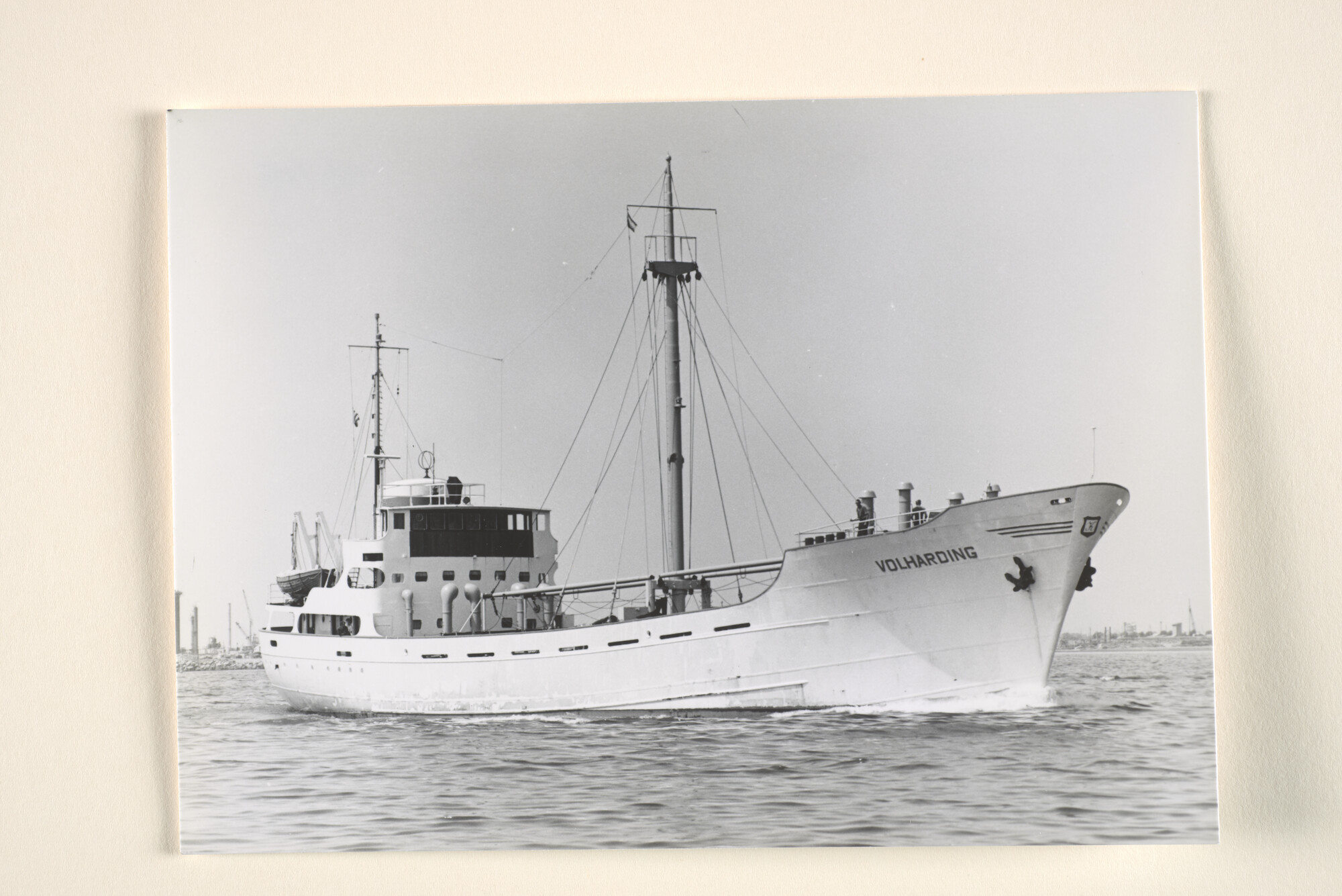 1996.2495; De coaster ms. 'Victory' van W. Koerts uit Groningen, gebouwd in 1952 bij E.J. Smit & Zn; foto