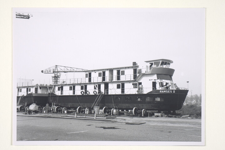 S.5219(12)0654; Foto's van het Egyptische hotelschip ms. 'Ramses II' van Pyramids Cruise Lines Caïro op de dwarshelling van de ASM-werf; fotoreportage