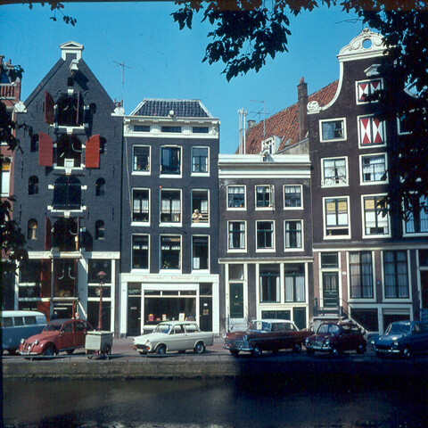 S.9100(1968); Dia van oude gevels aan de Prinsengracht, Amsterdam; diapositief