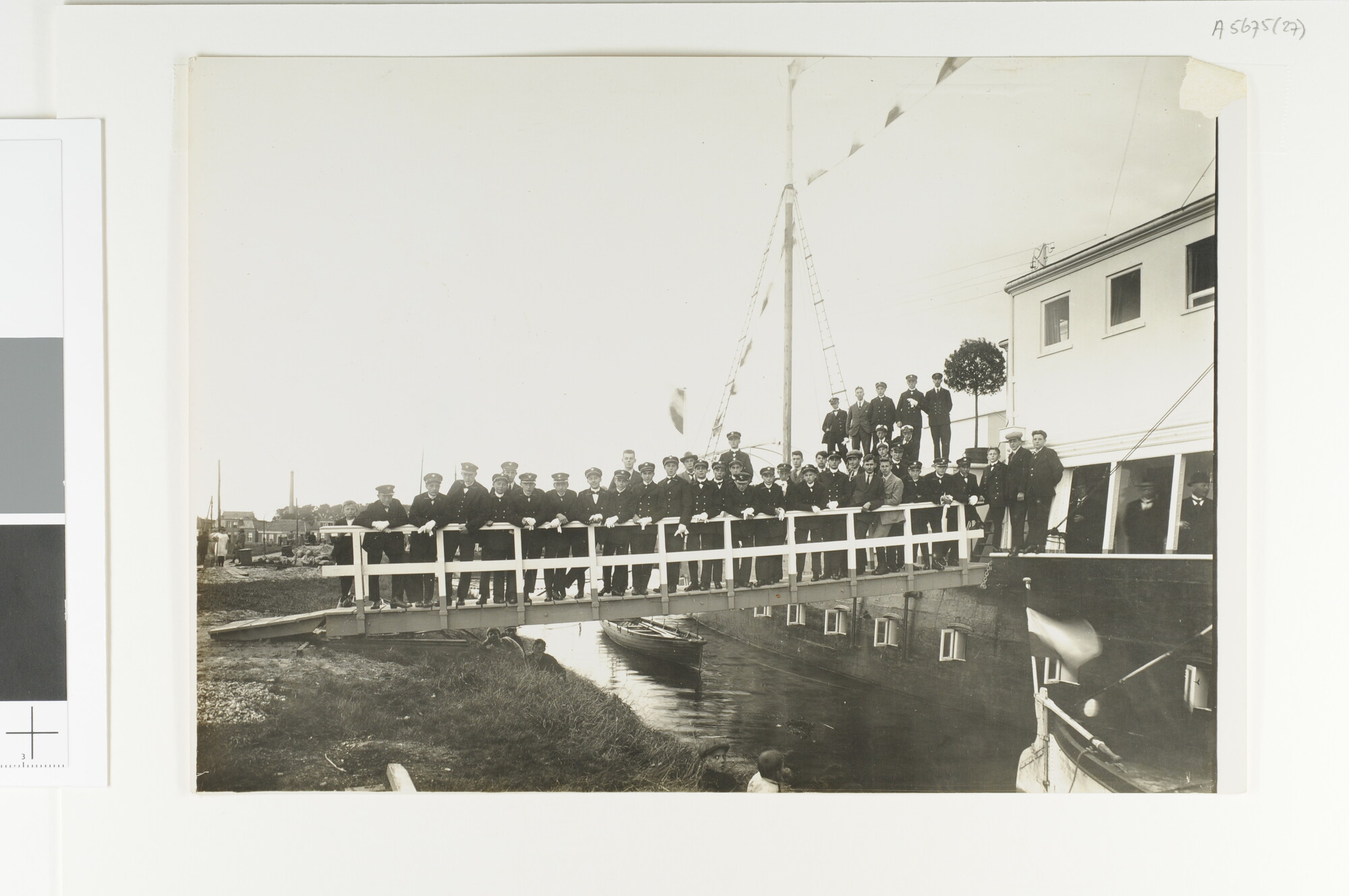 A.5675(27); Officiële opening van de Noorderkweekschool 'Abel Tasman' in Delfzijl (1924); foto