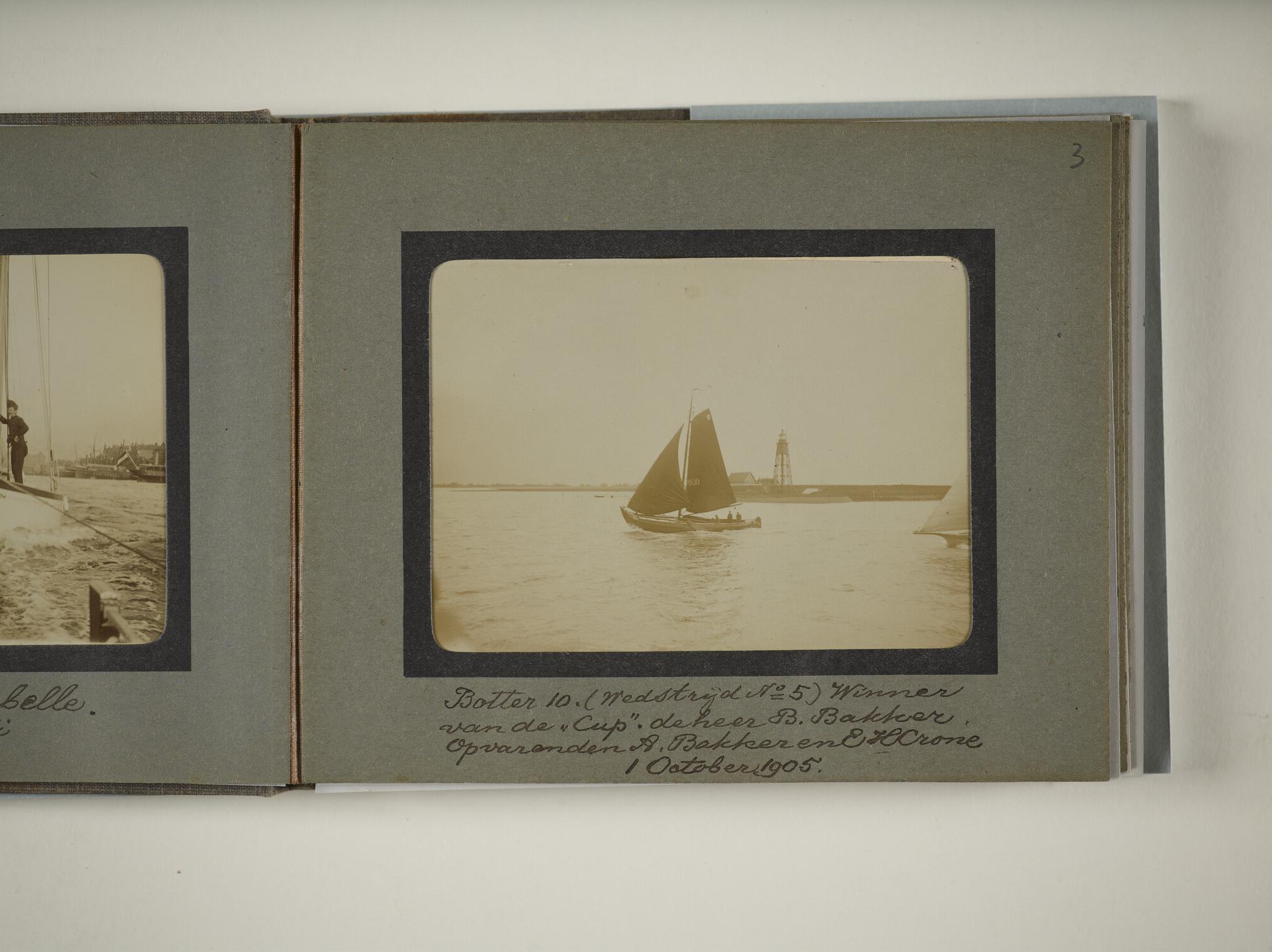 S.5707(02); Album met foto's van de yawl 'Jozef Israëls' van E.H. Crone; fotoalbum