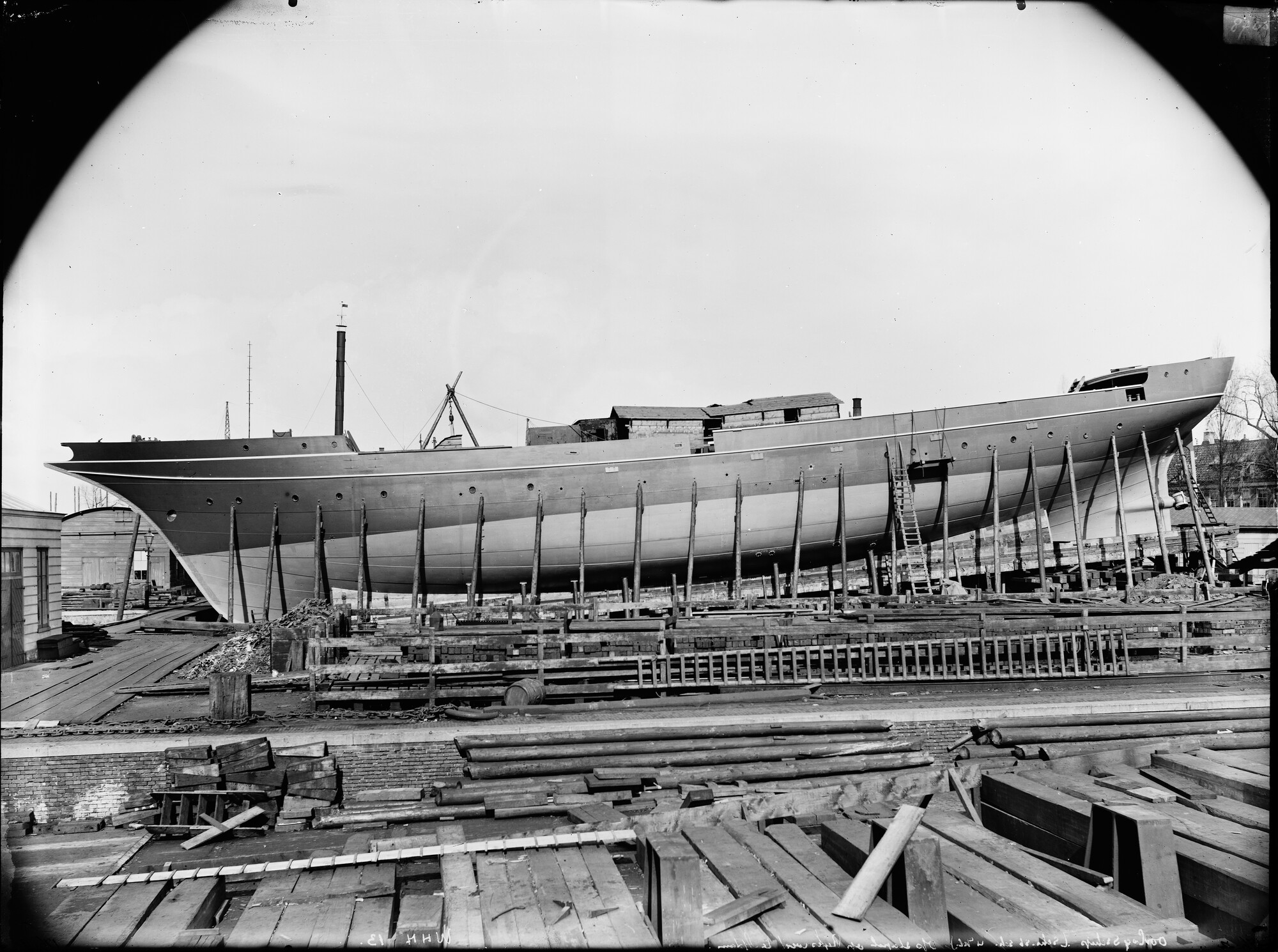 S.1156(06)358a; De schoener Hr.Ms. Zeehond bij de Rijkswerf te Amsterdam; negatief