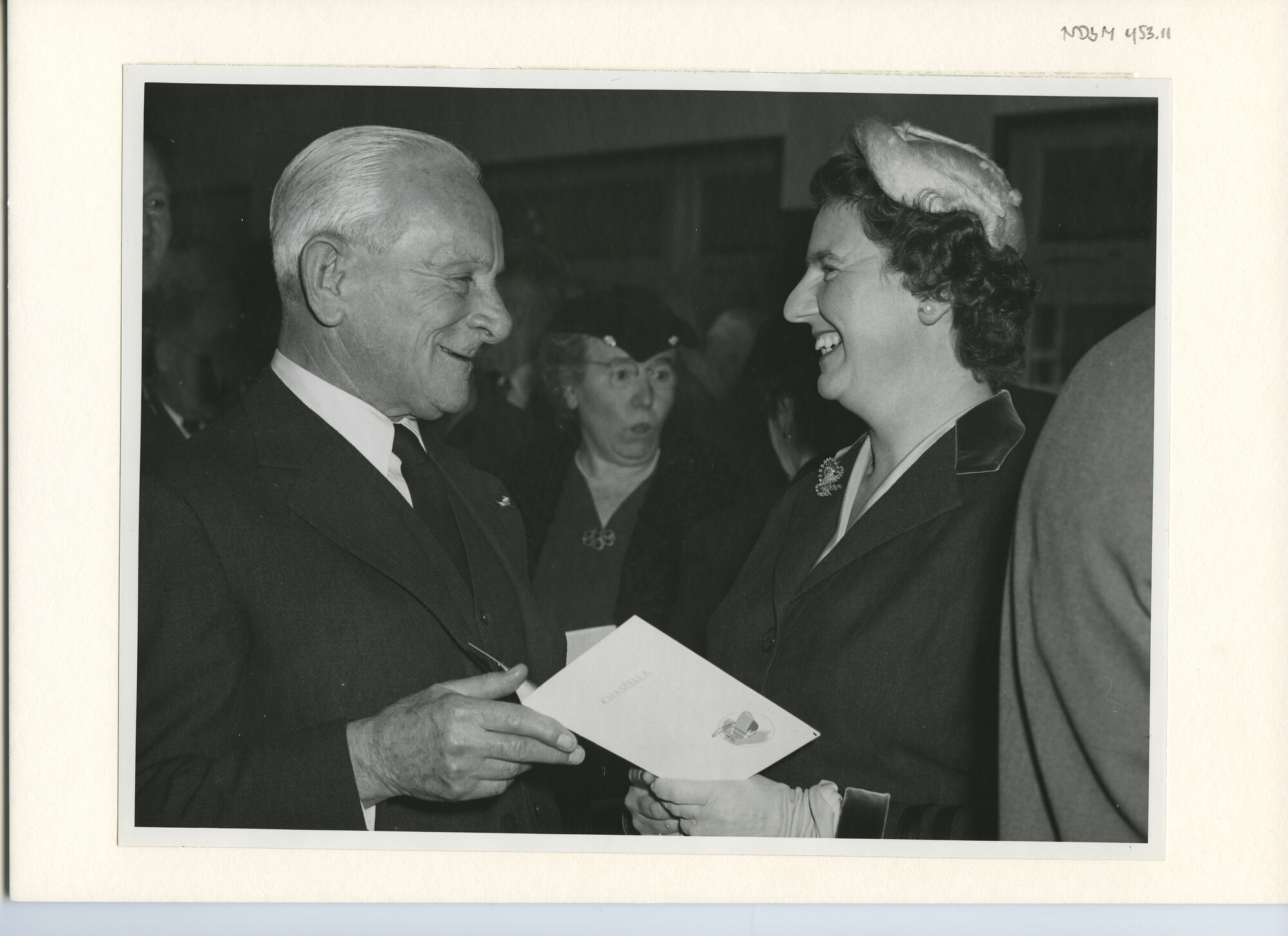 S.5444(2383)6; Foto van de tewaterlating van de tanker ss. Khasiella en de receptie; foto