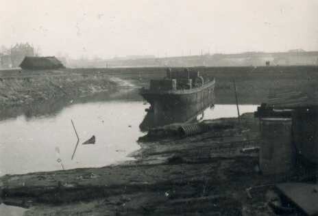 S.5219(12)0692; Fotos van het voormalige stoomvrachtschip Doeswijk van de Nieuw Rijnvaart Maatschappij [...]; fotoreportage